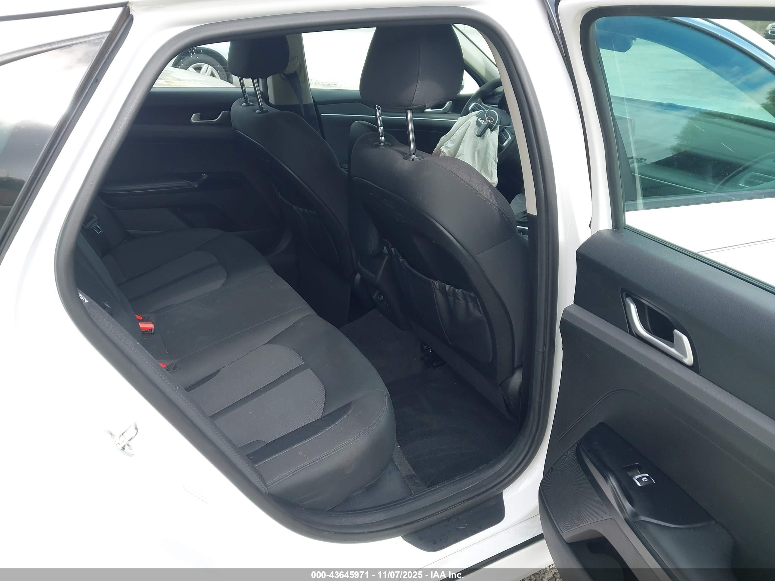 KIA K5 image 8