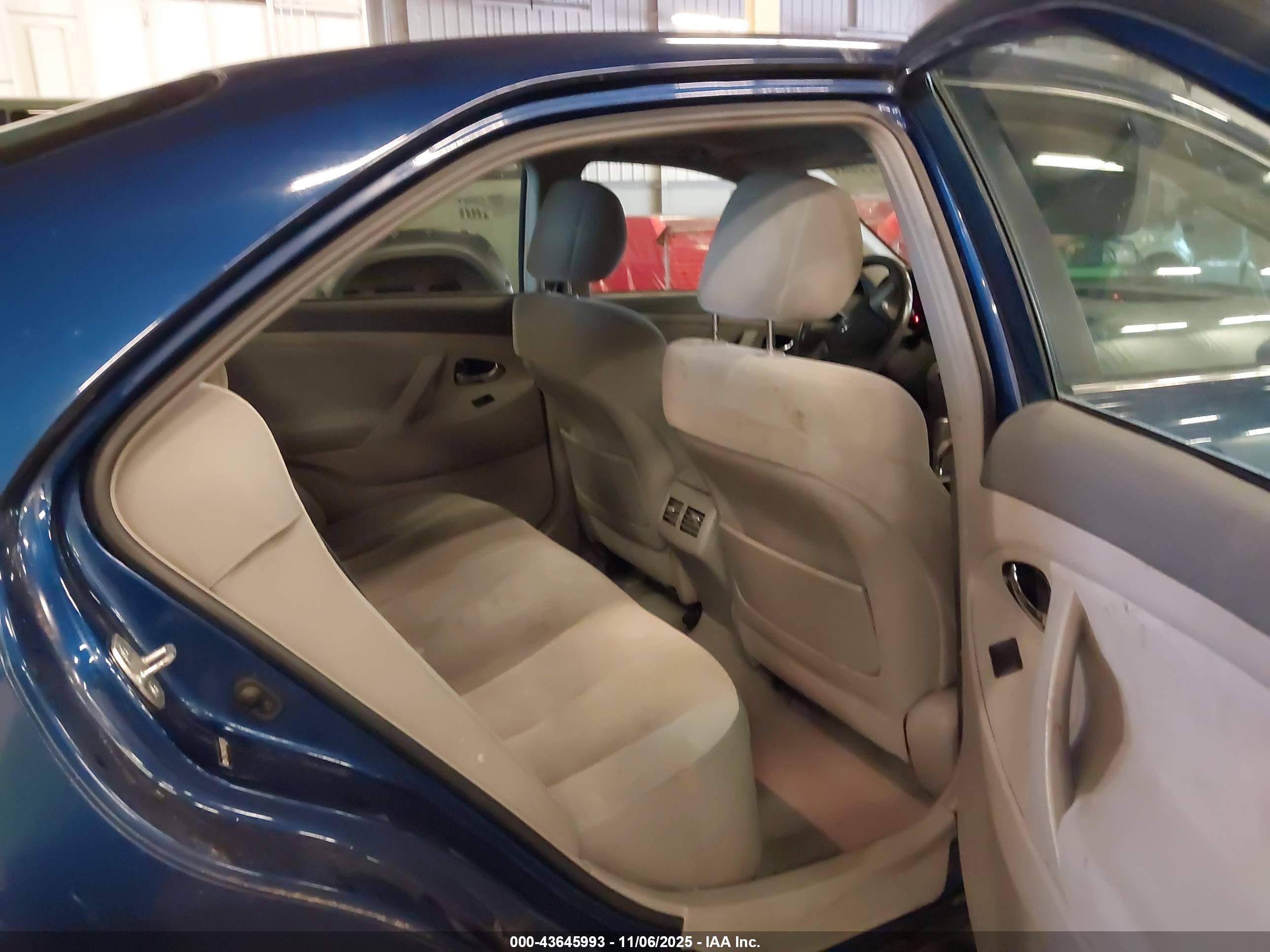 TOYOTA CAMRY image 8