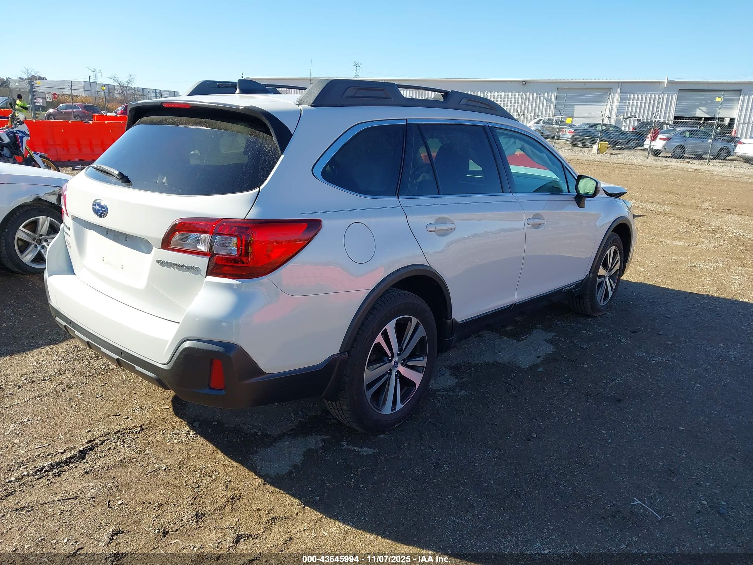 SUBARU OUTBACK image 4