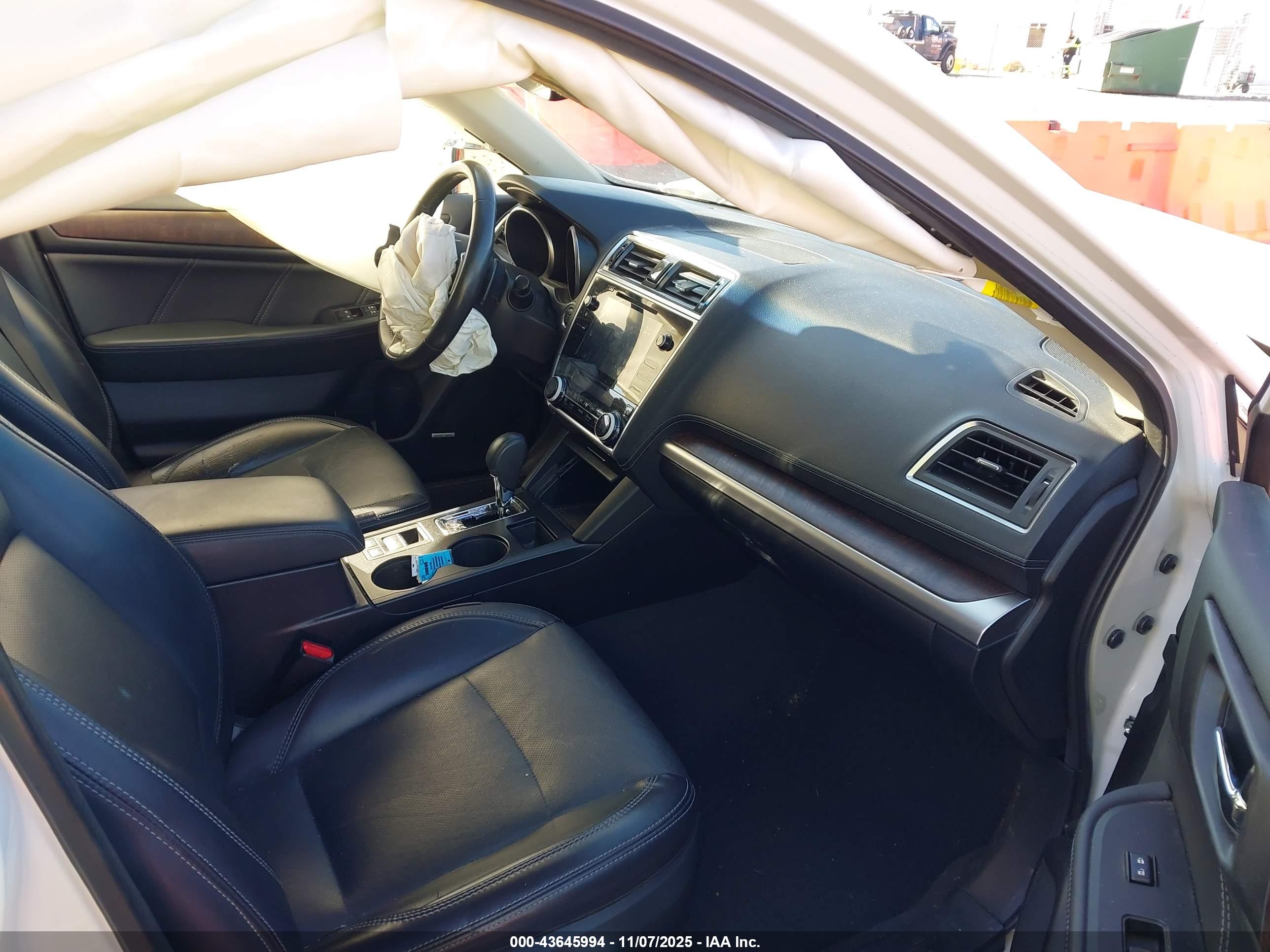 SUBARU OUTBACK image 5