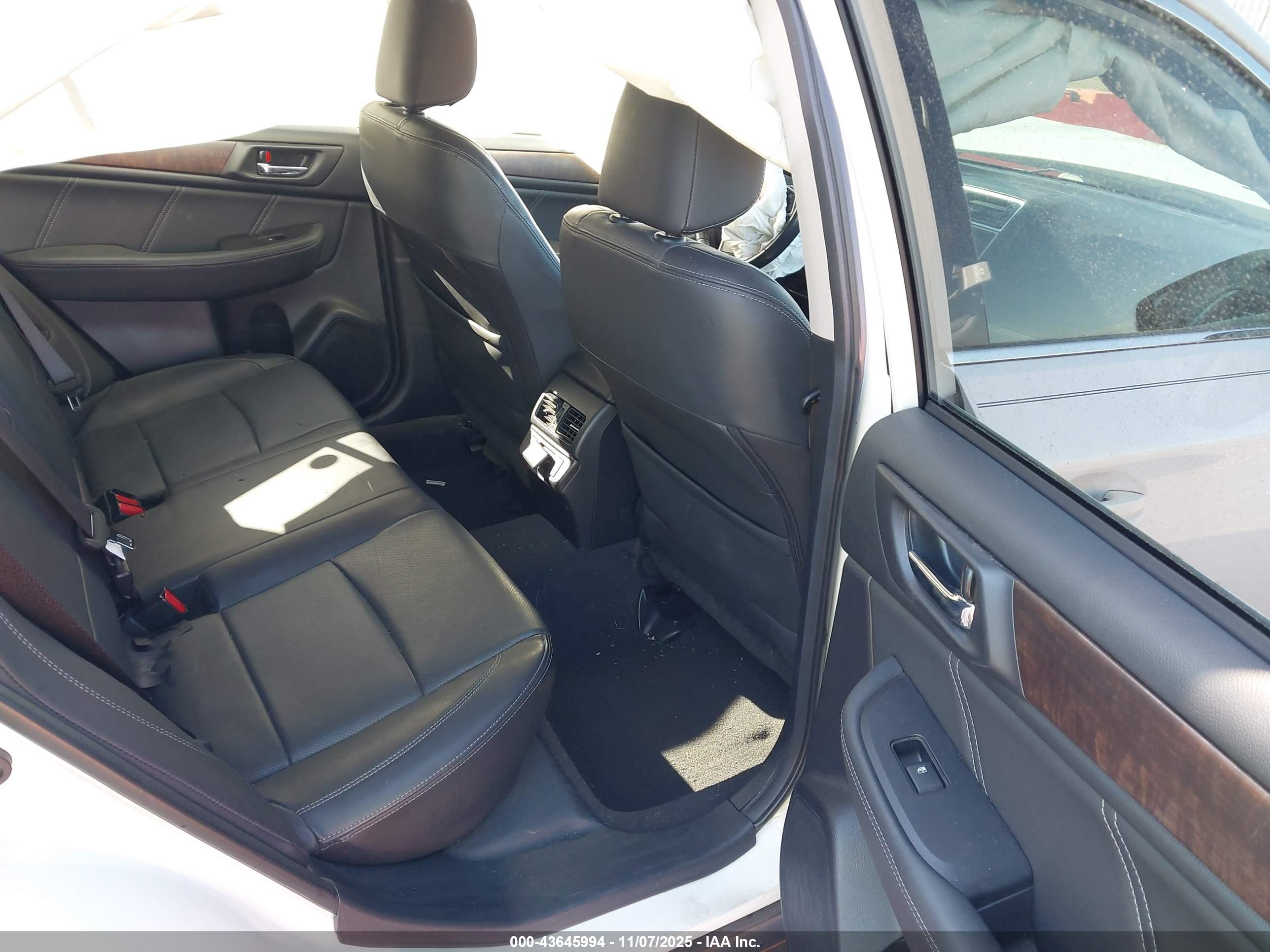 SUBARU OUTBACK image 8