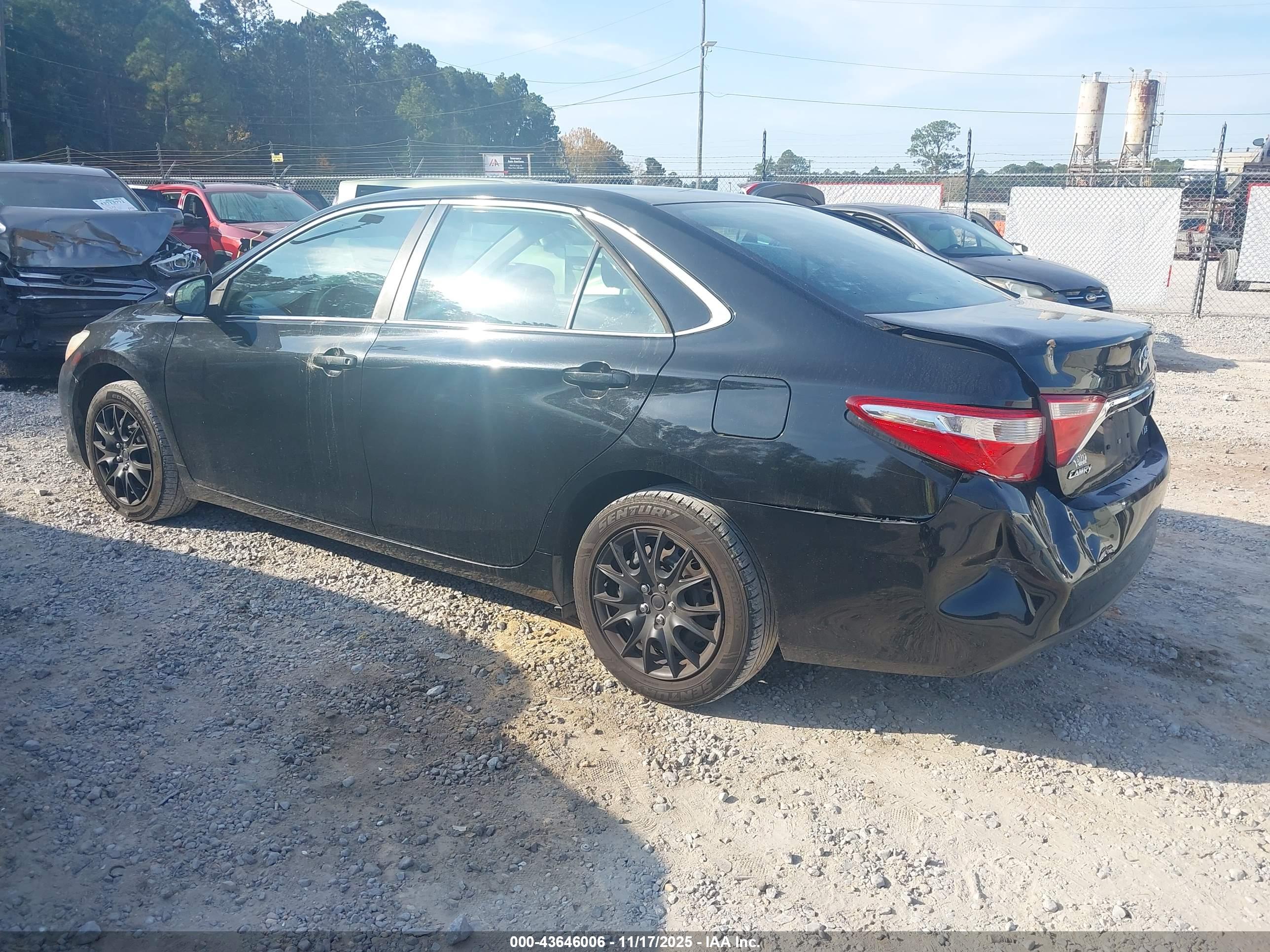 TOYOTA CAMRY image 3