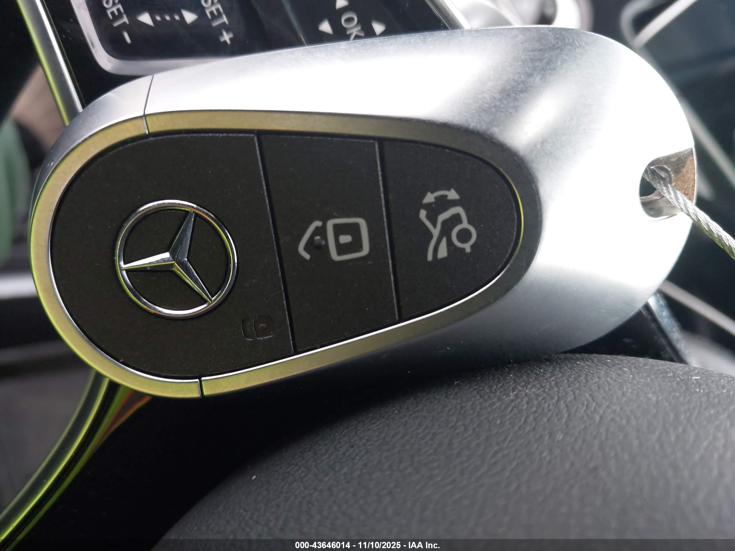 MERCEDES-BENZ E image 11