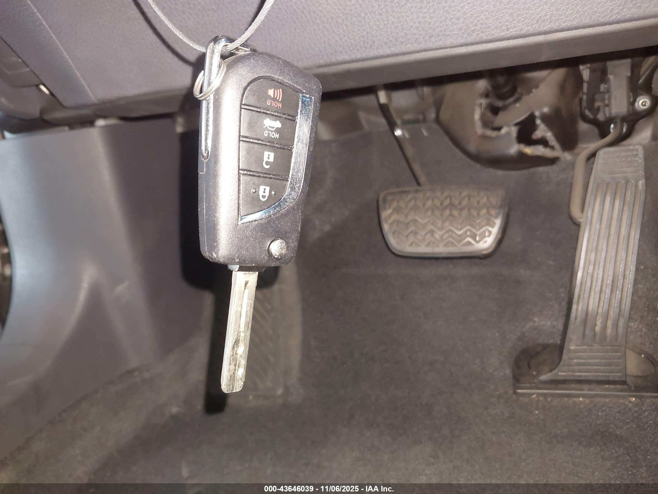 TOYOTA CAMRY image 11