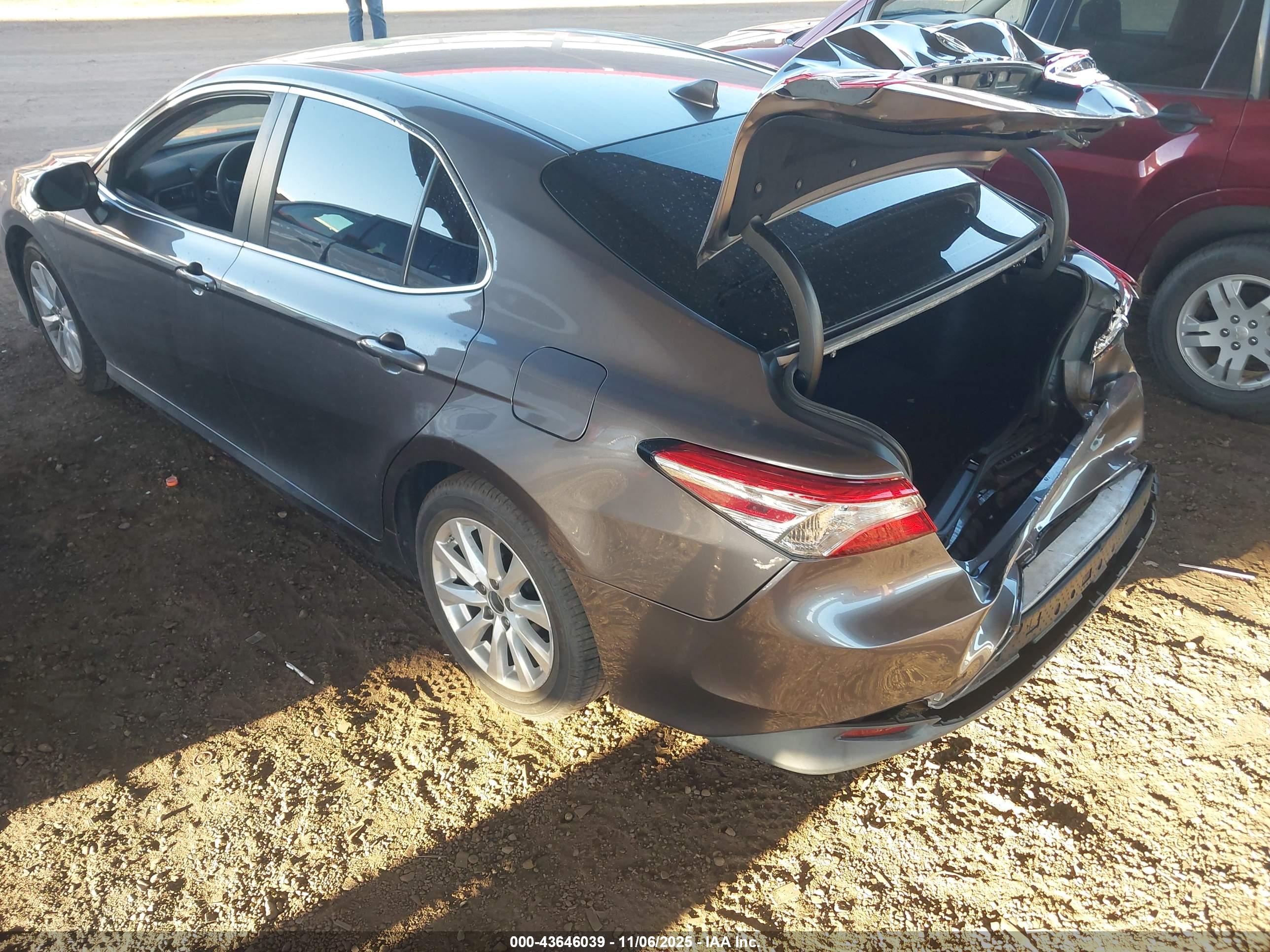 TOYOTA CAMRY image 3