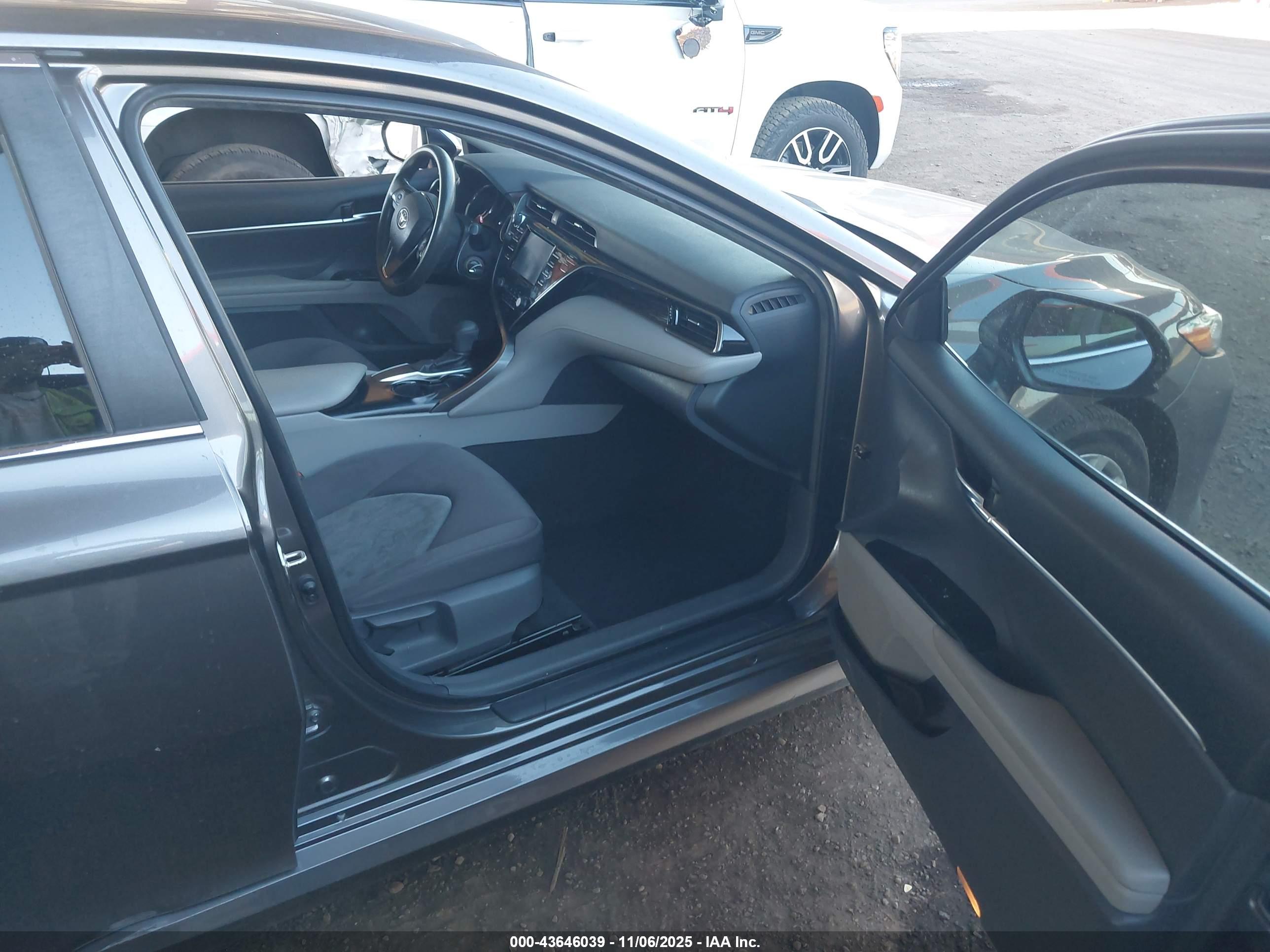 TOYOTA CAMRY image 5