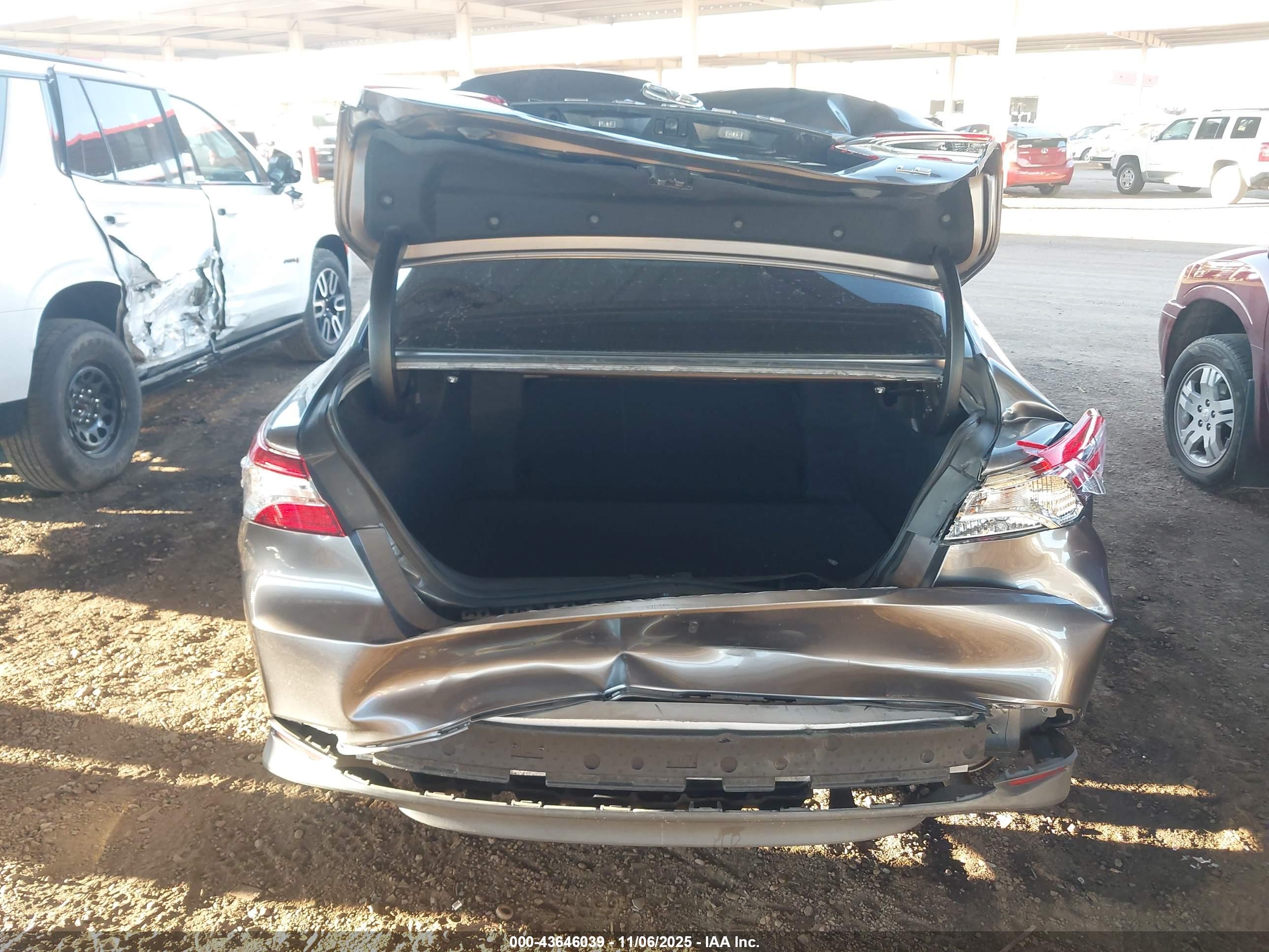 TOYOTA CAMRY image 6