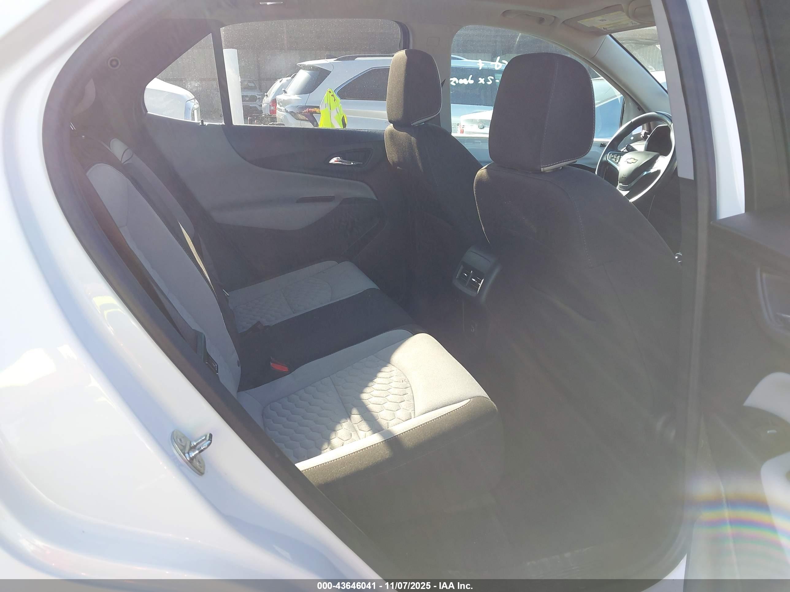 CHEVROLET EQUINOX image 8