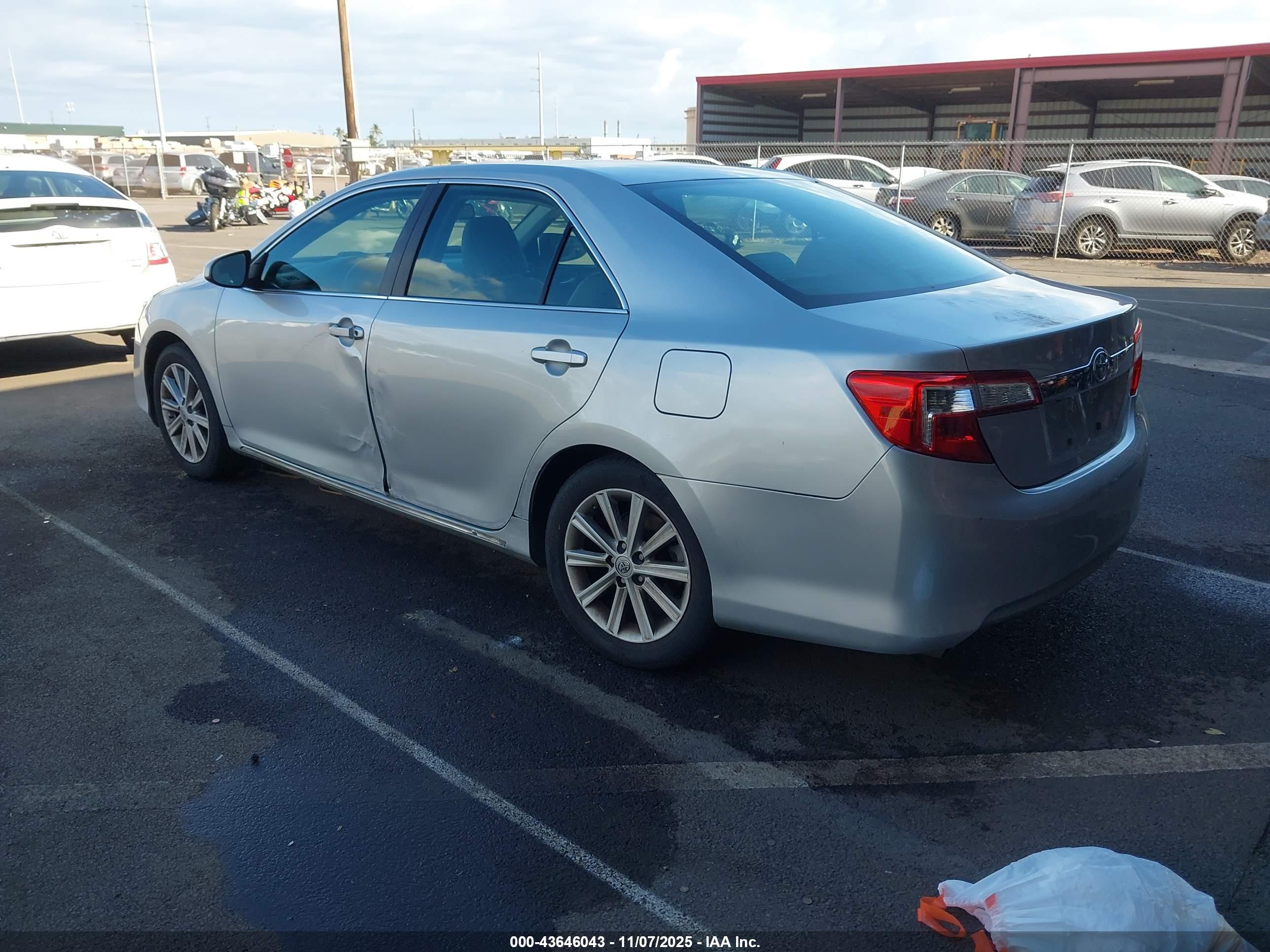 TOYOTA CAMRY image 3