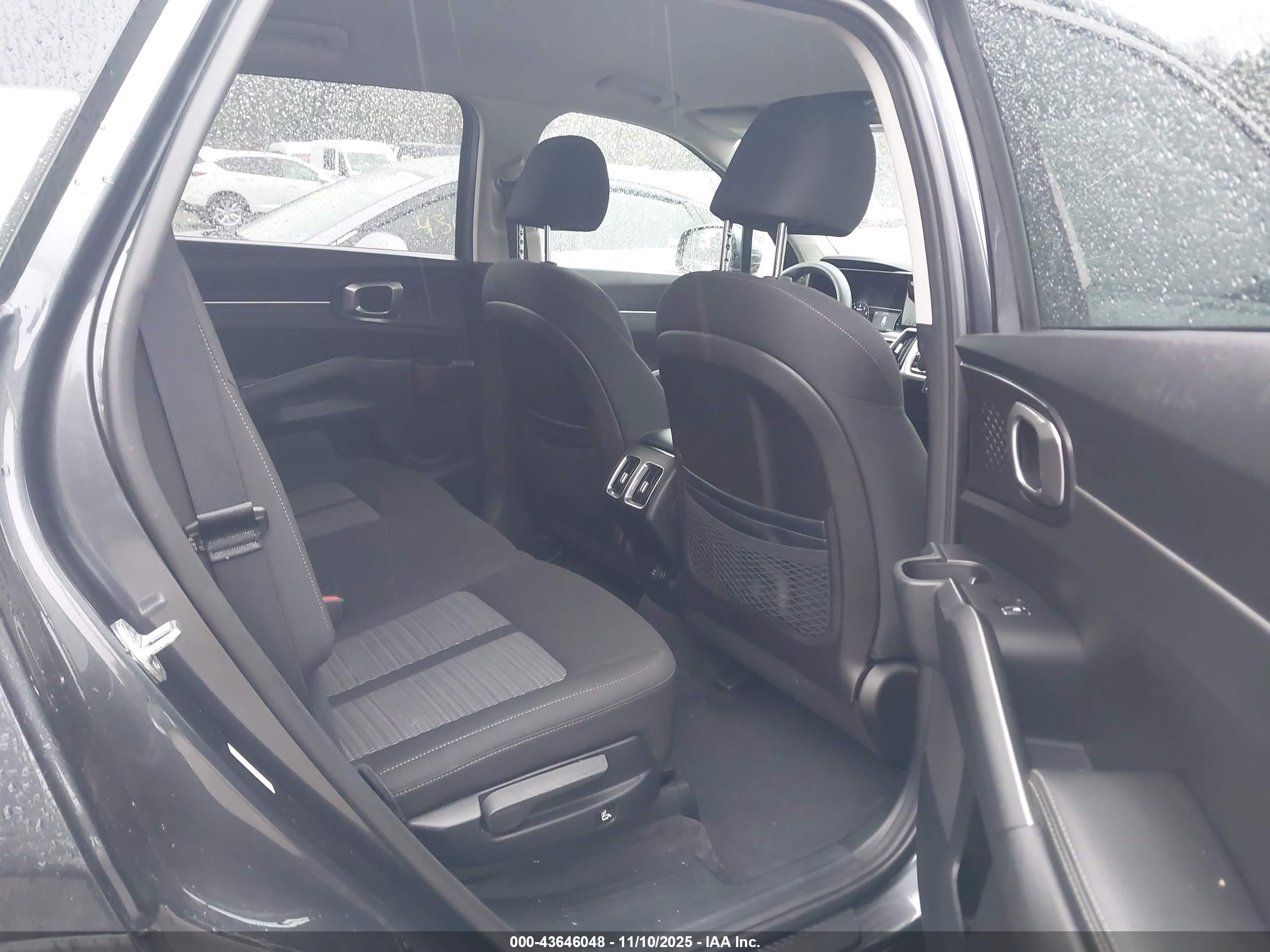 KIA SORENTO image 8
