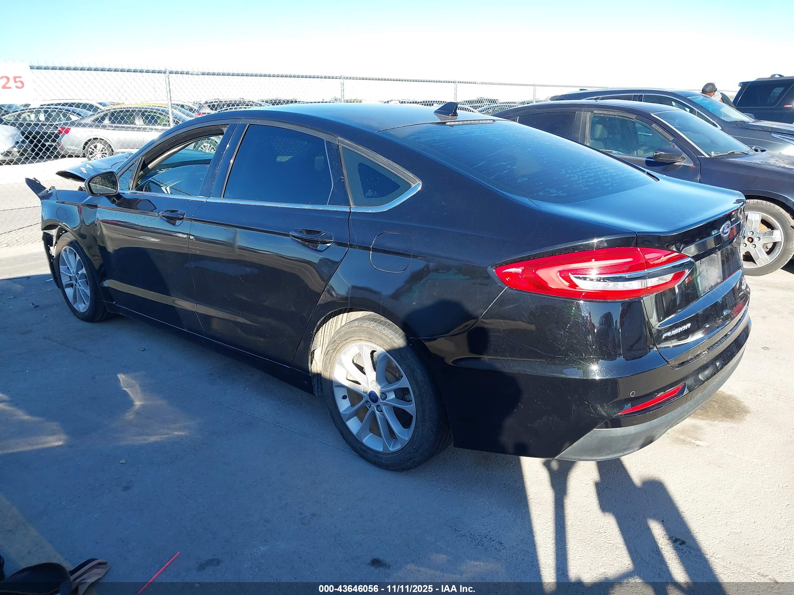 FORD FUSION image 3