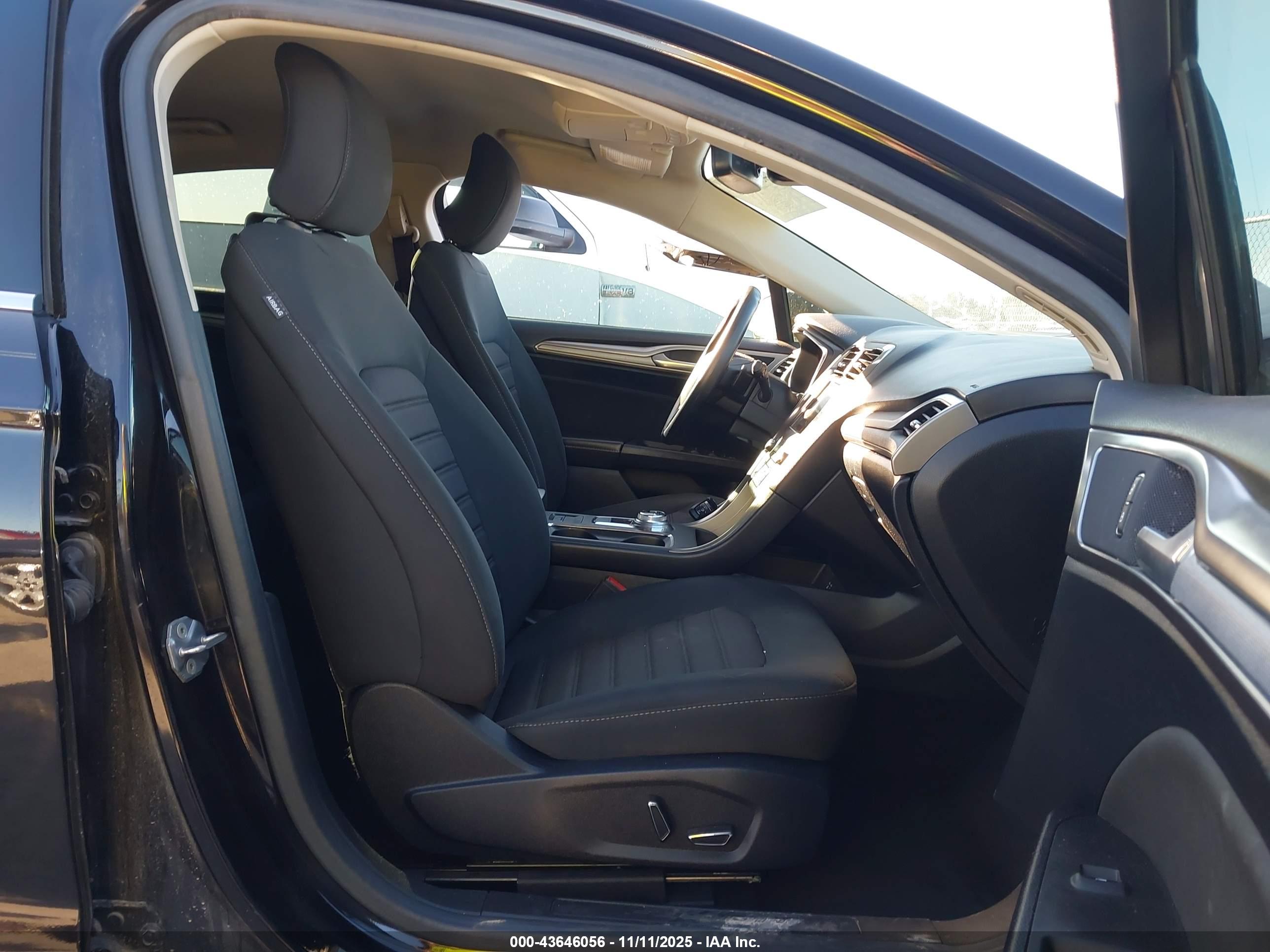 FORD FUSION image 5