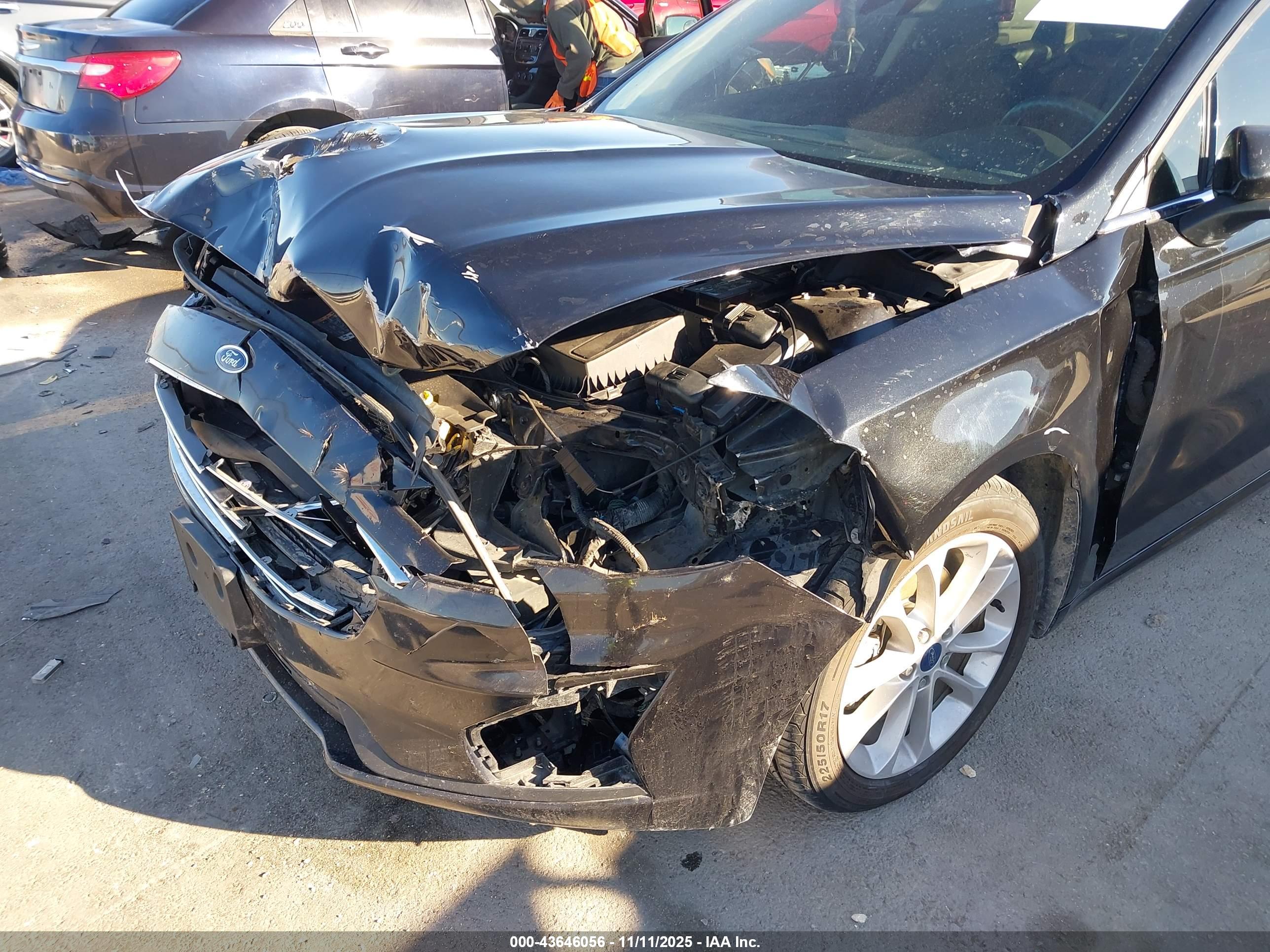 FORD FUSION image 6