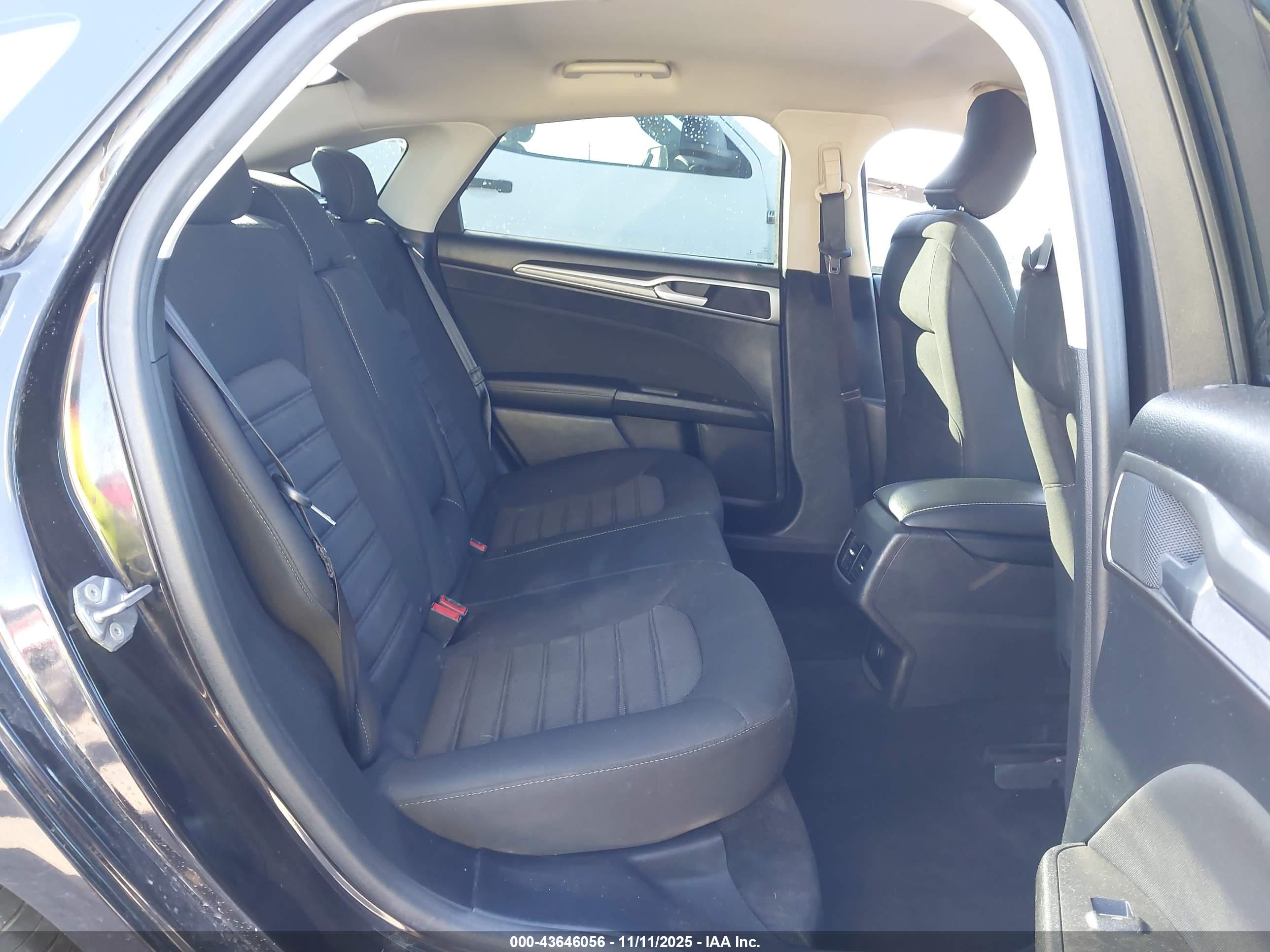 FORD FUSION image 8