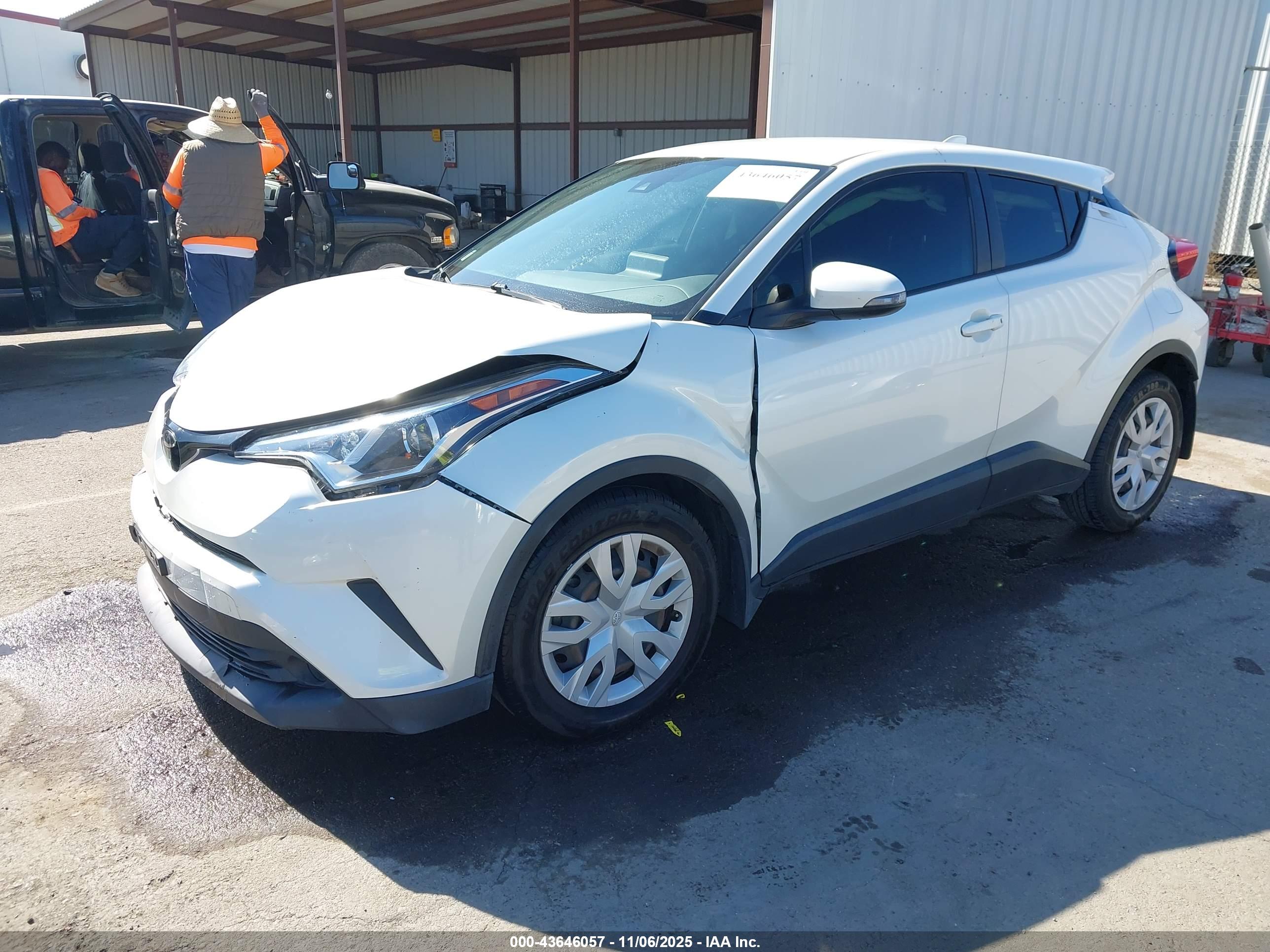 TOYOTA C-HR image 2