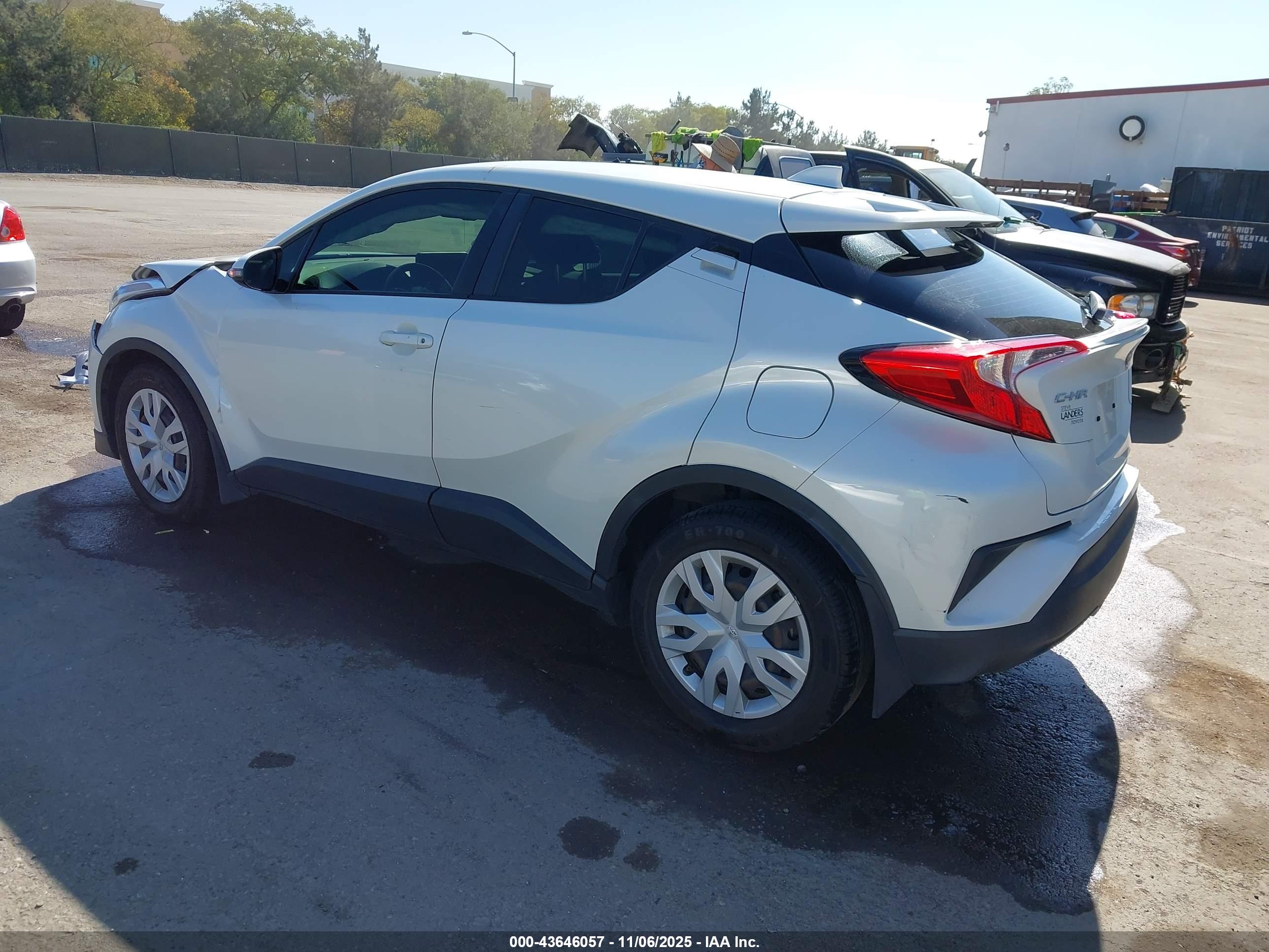 TOYOTA C-HR image 3