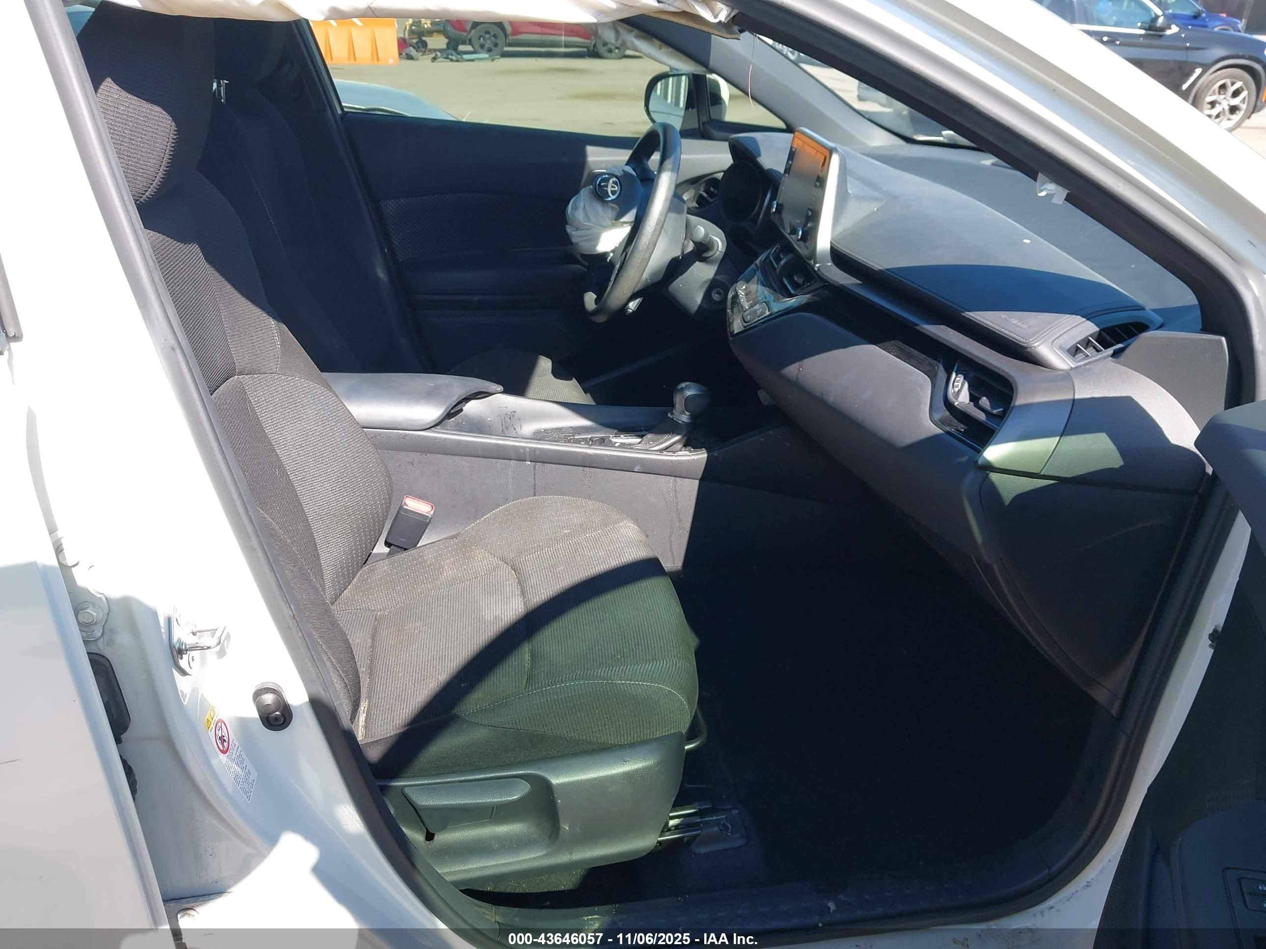 TOYOTA C-HR image 5
