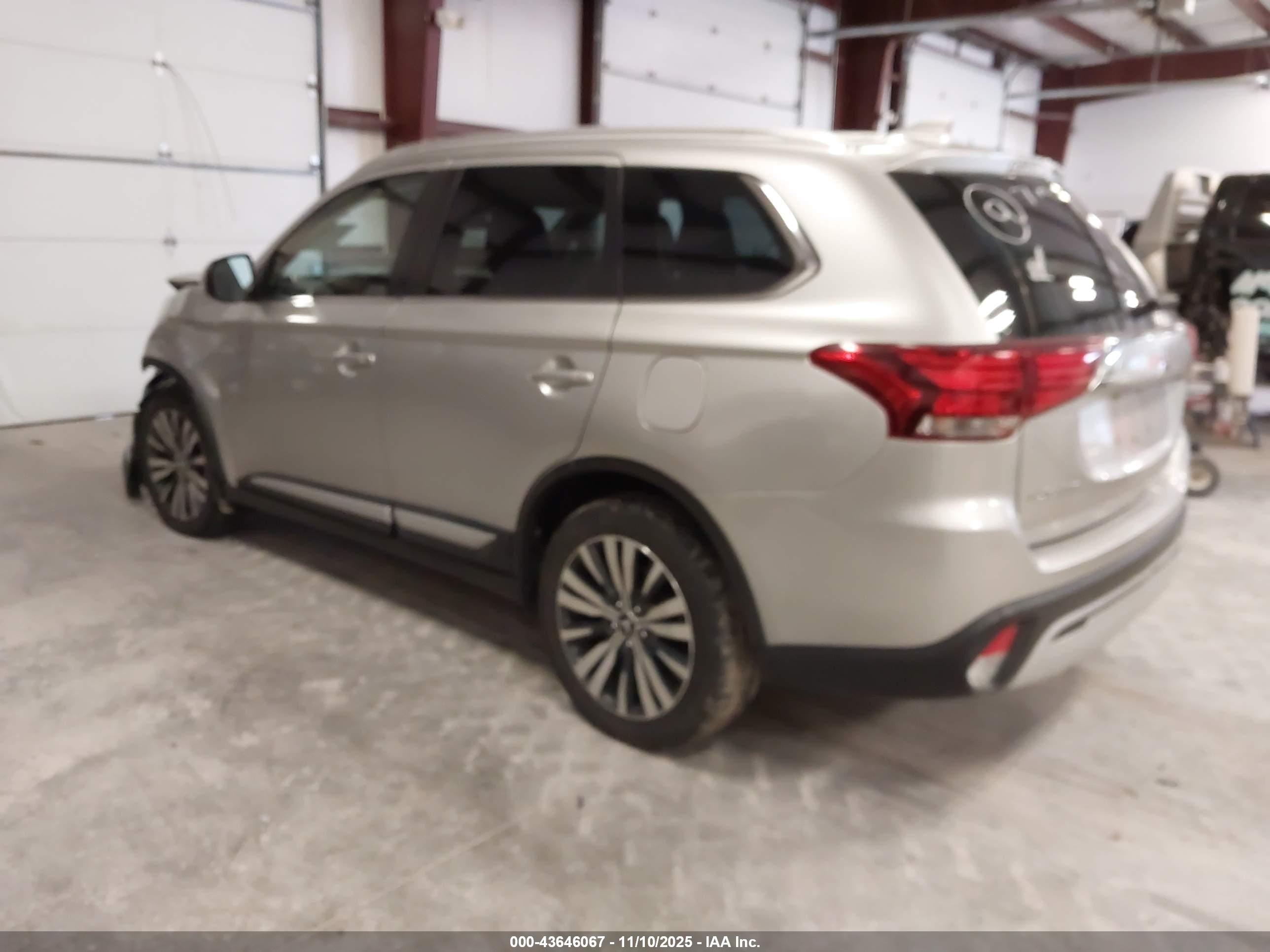 MITSUBISHI OUTLANDER image 3