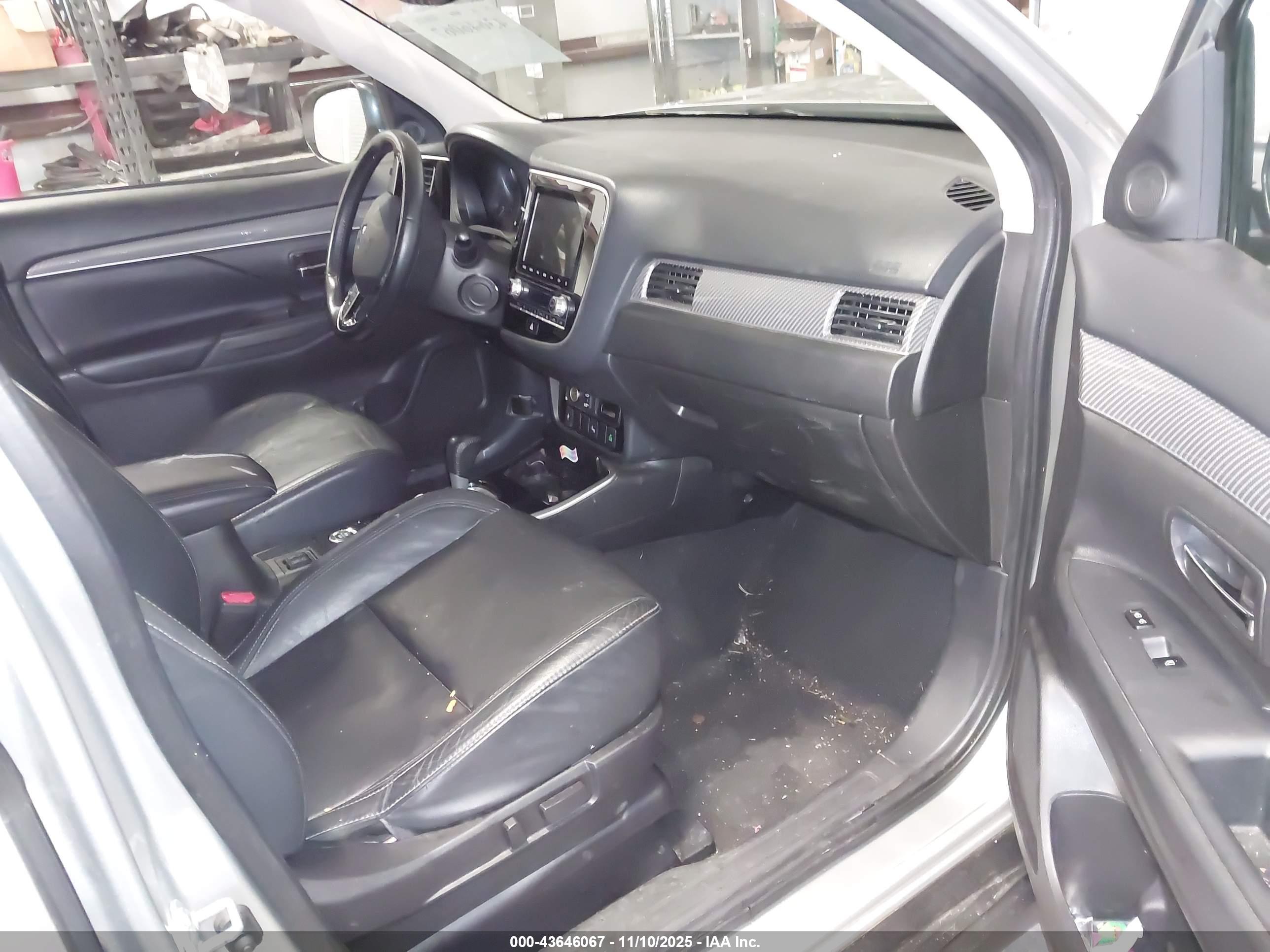 MITSUBISHI OUTLANDER image 5