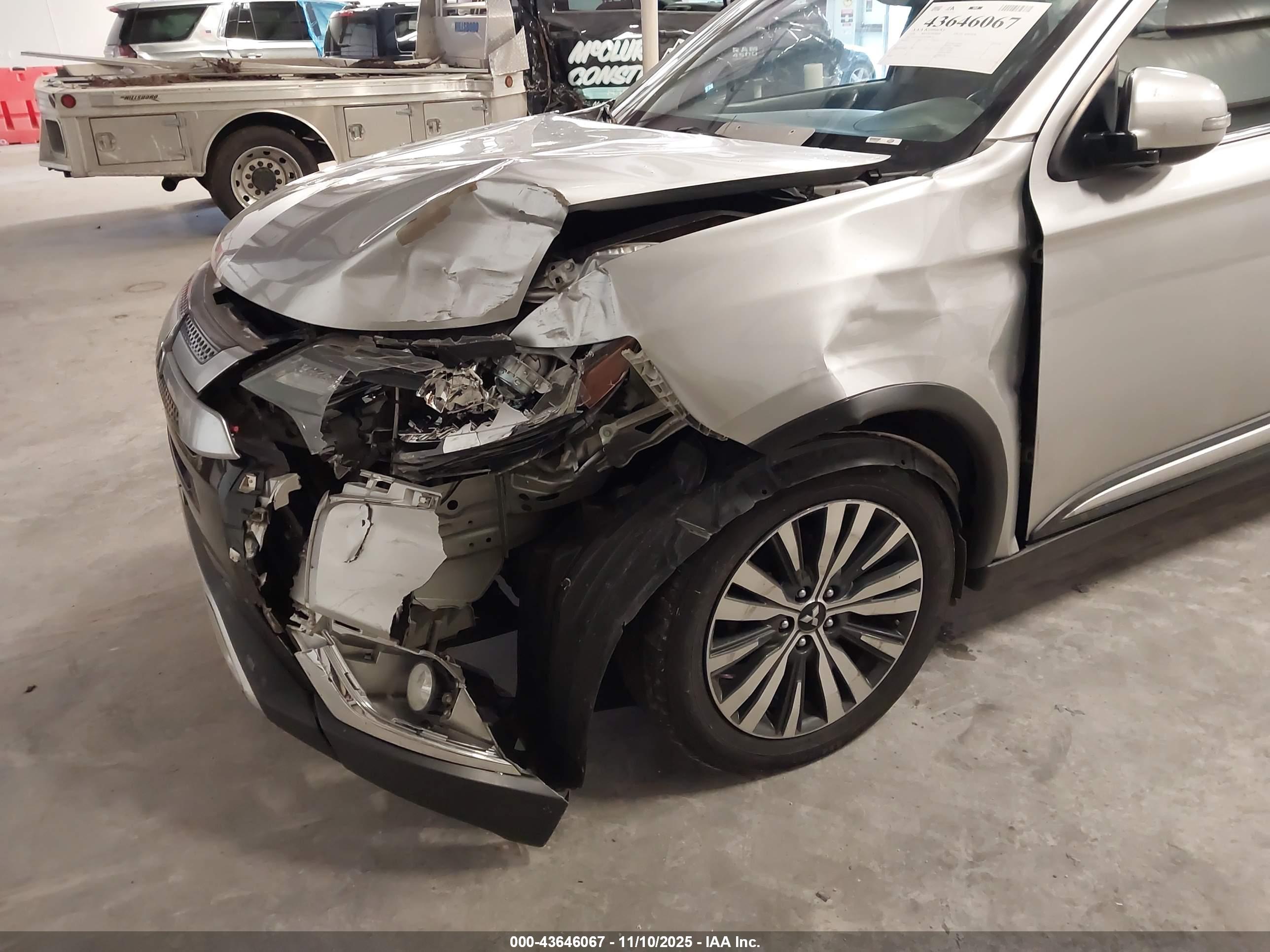 MITSUBISHI OUTLANDER image 6