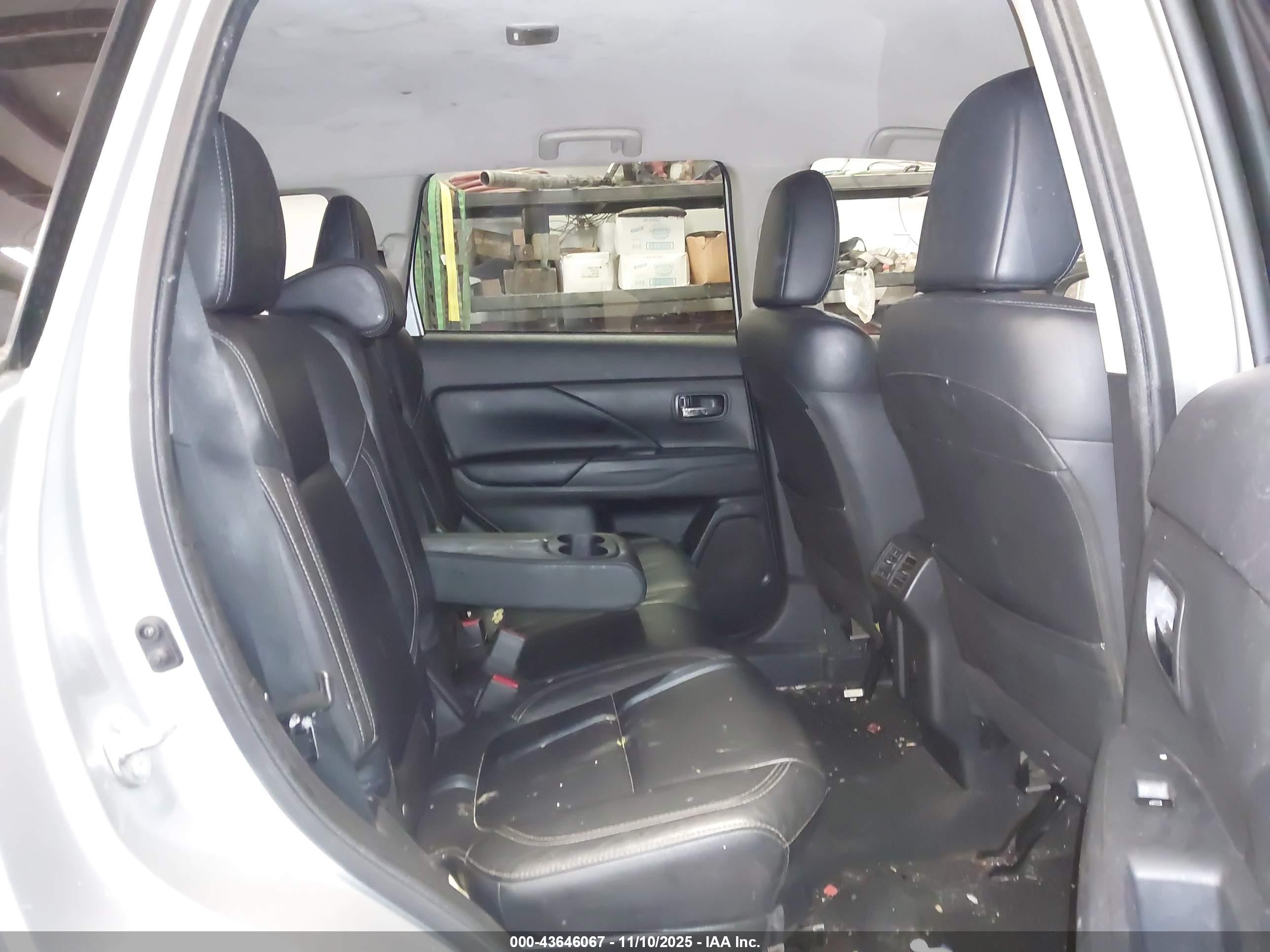 MITSUBISHI OUTLANDER image 8