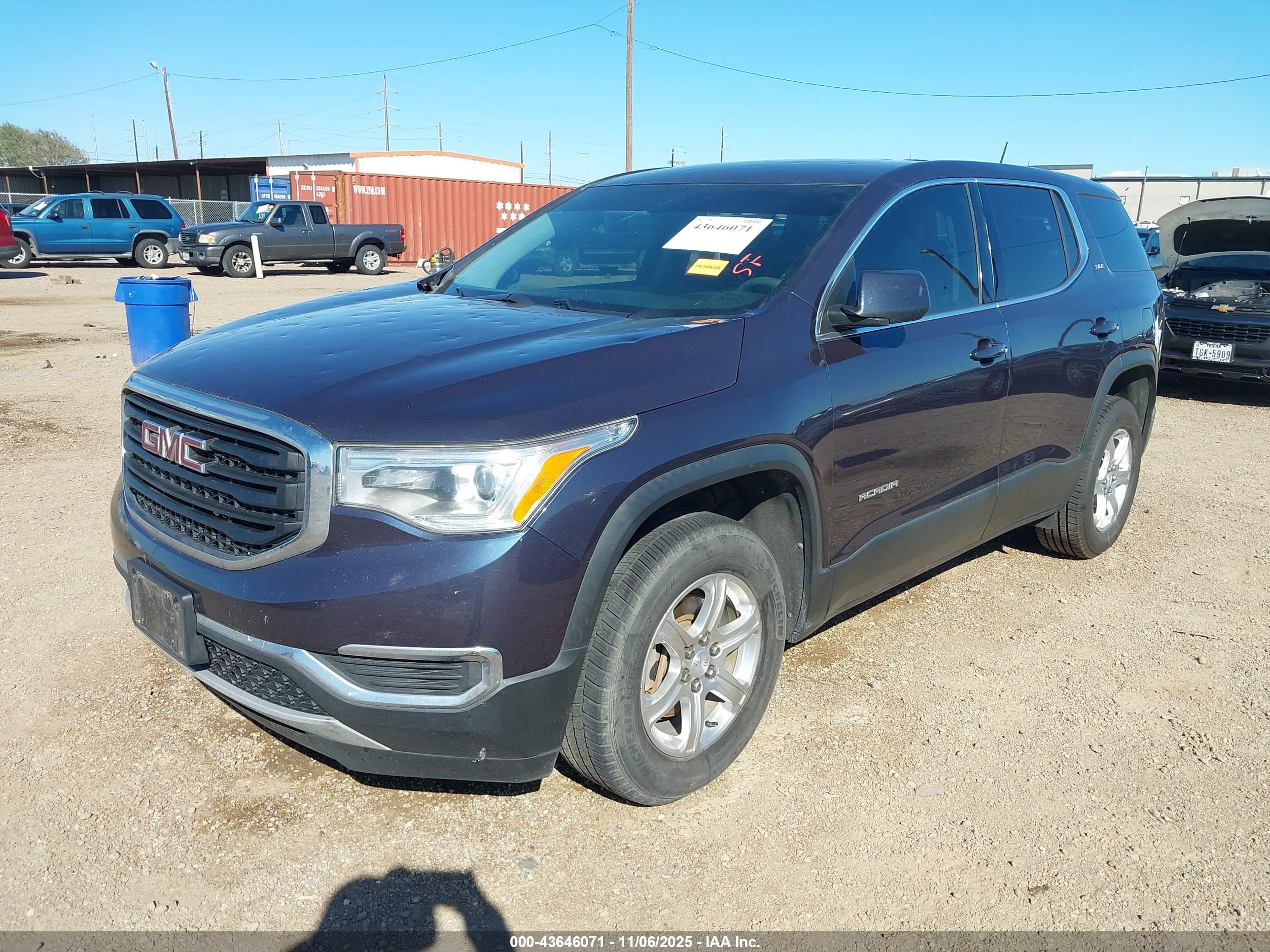 GMC ACADIA image 2