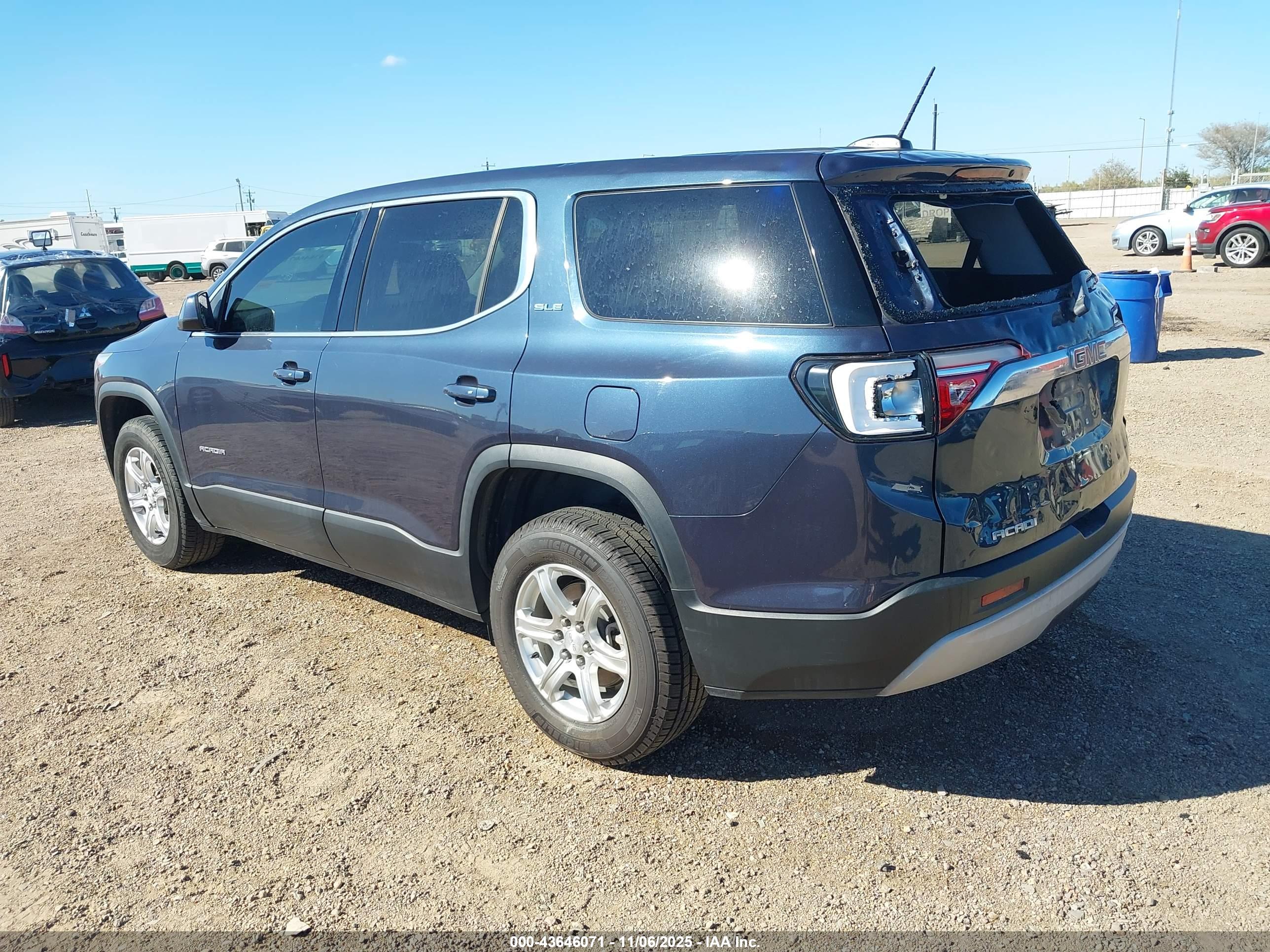 GMC ACADIA image 3