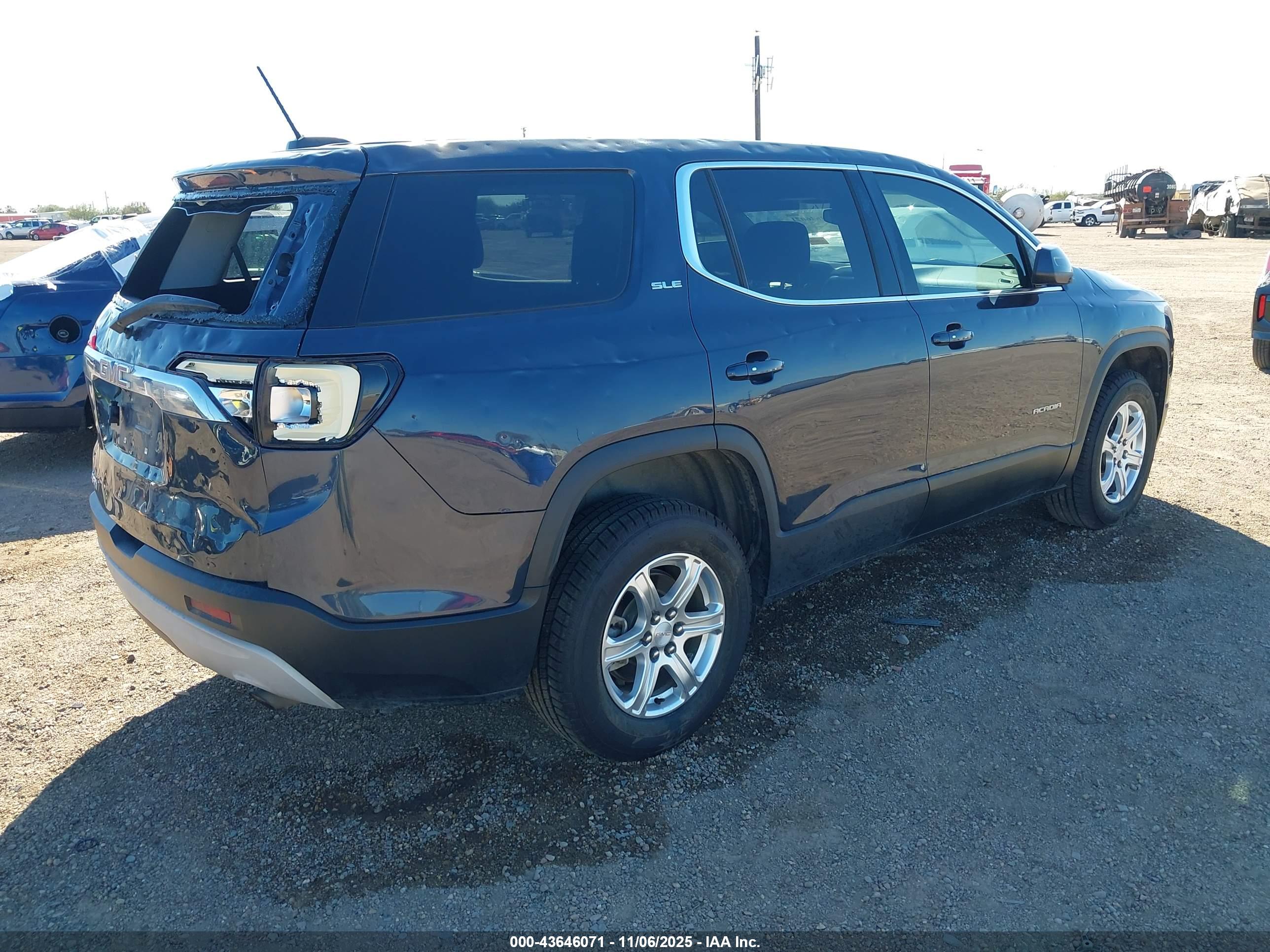 GMC ACADIA image 4