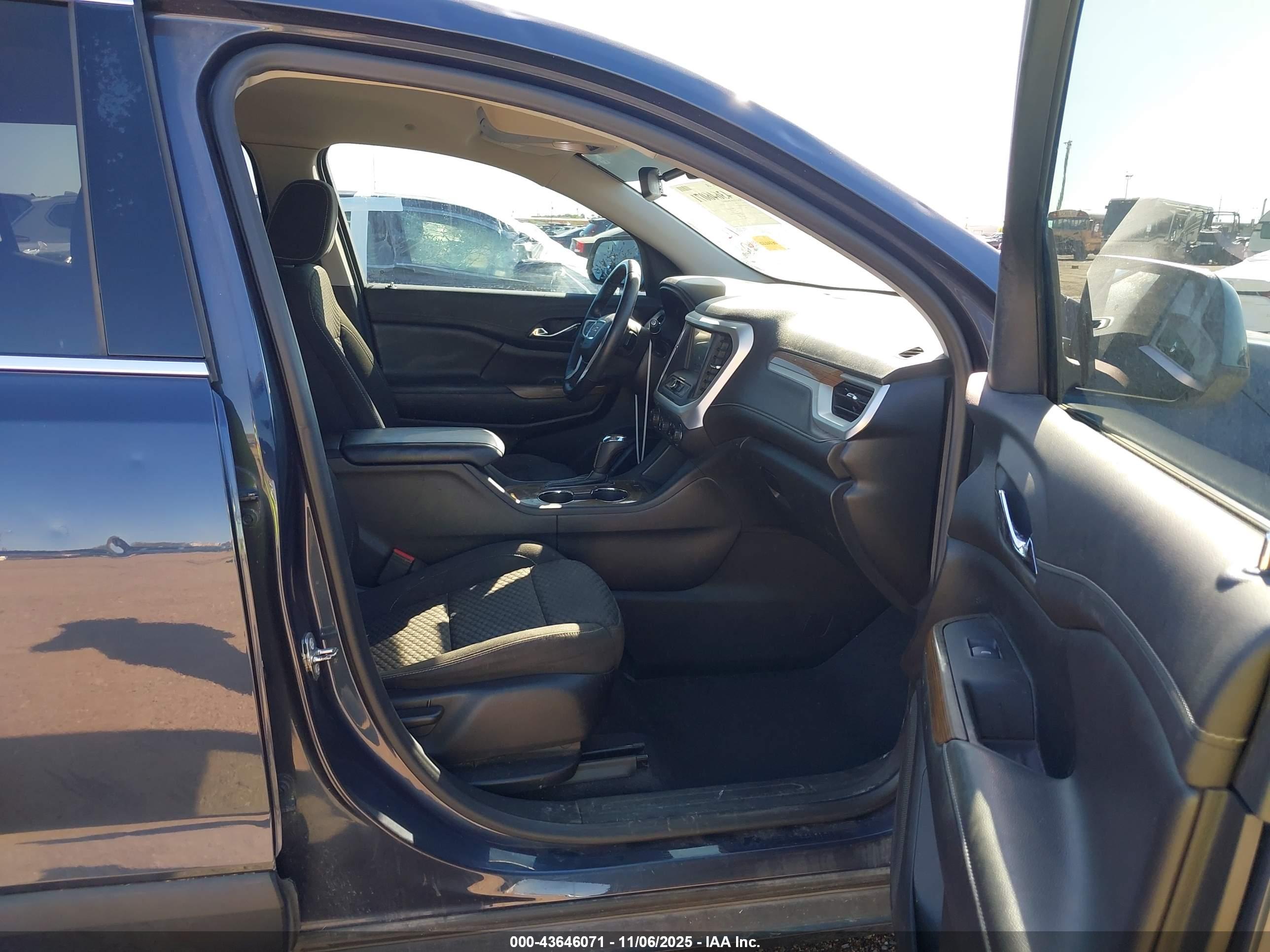 GMC ACADIA image 5