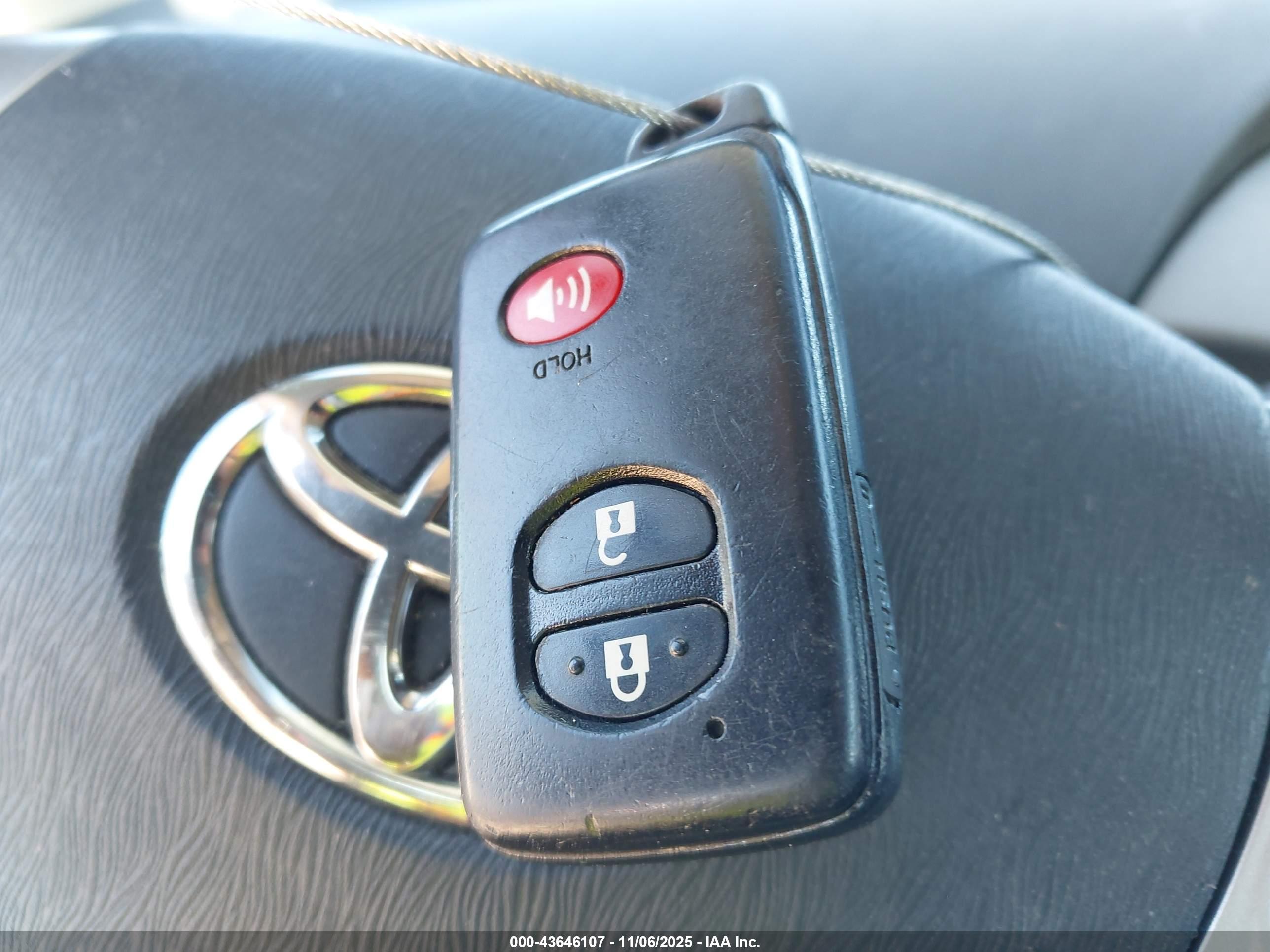 TOYOTA PRIUS image 11