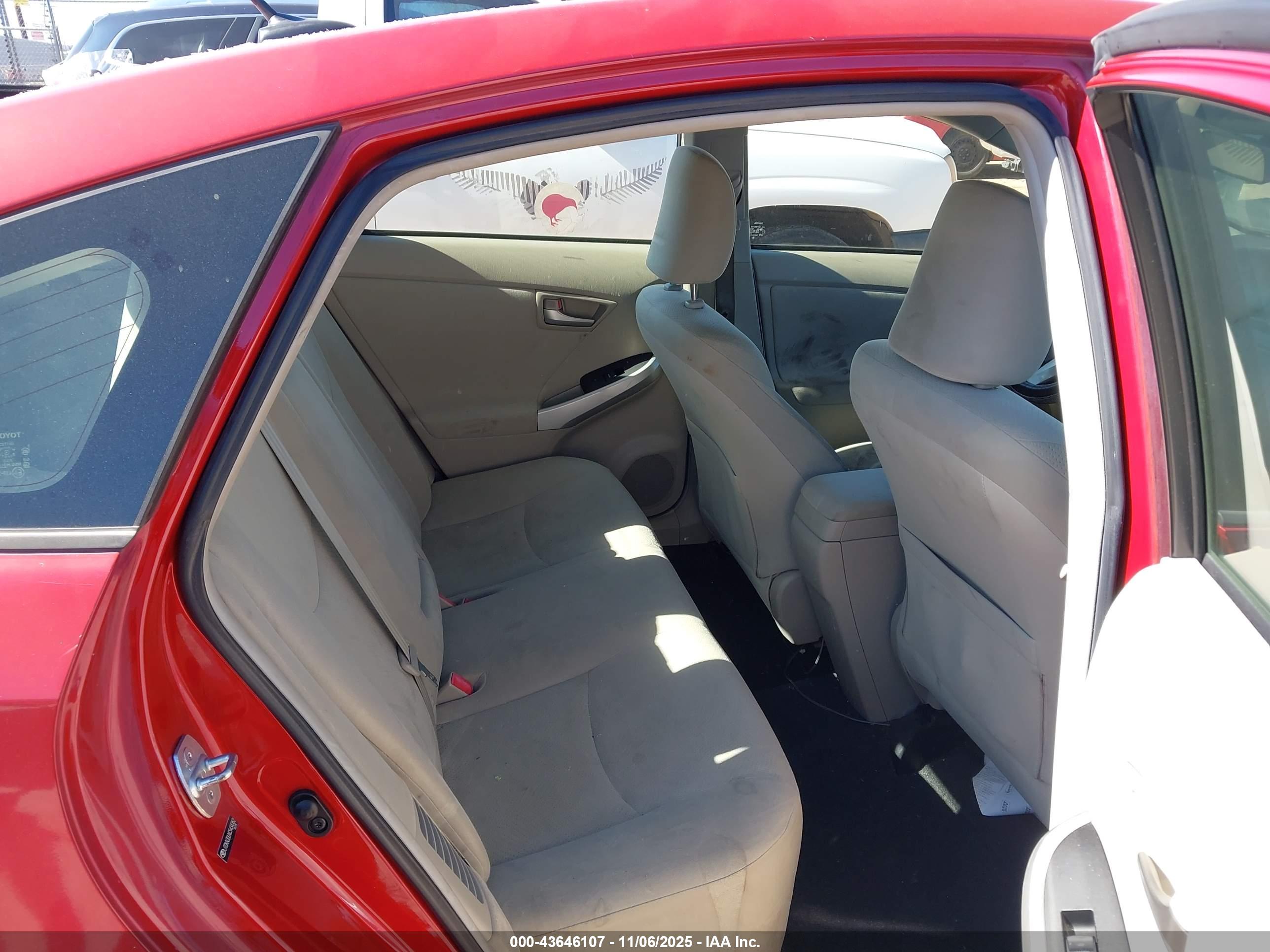 TOYOTA PRIUS image 8