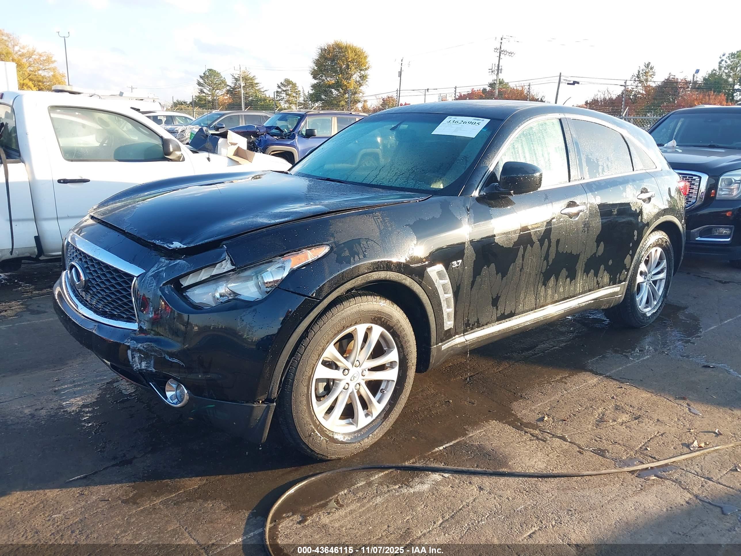 INFINITI QX70 image 6