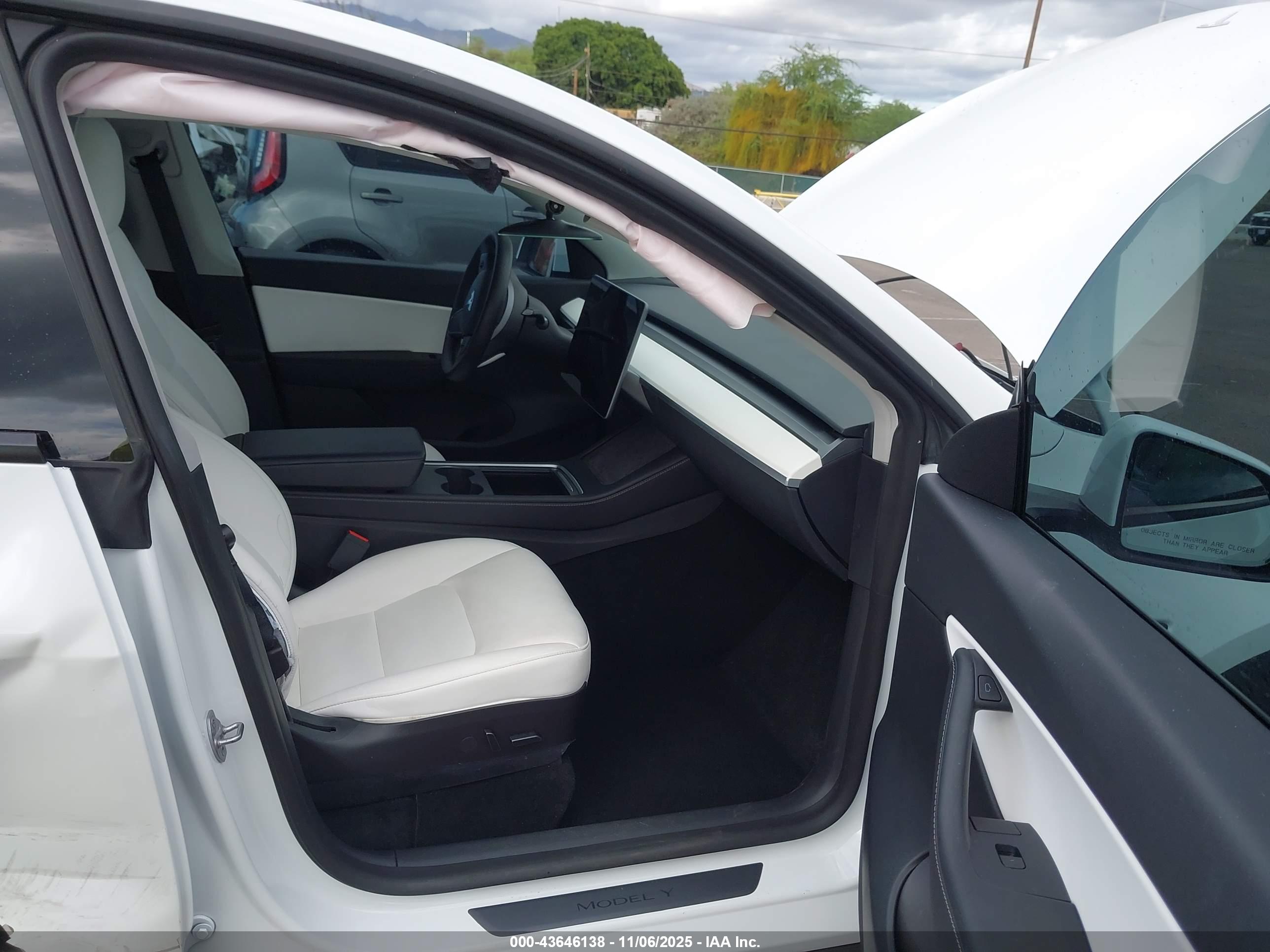 TESLA MODEL image 5