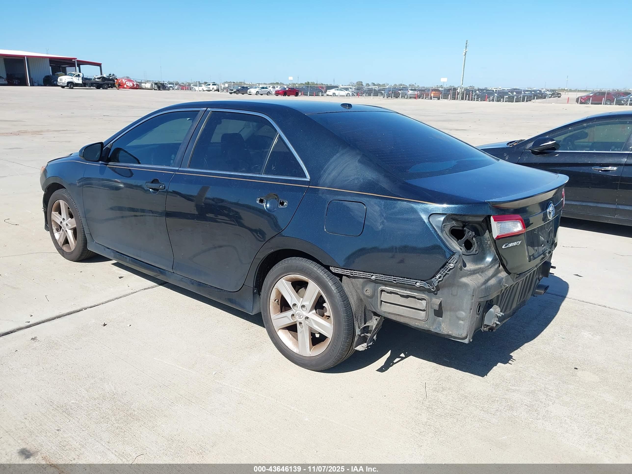 TOYOTA CAMRY image 3