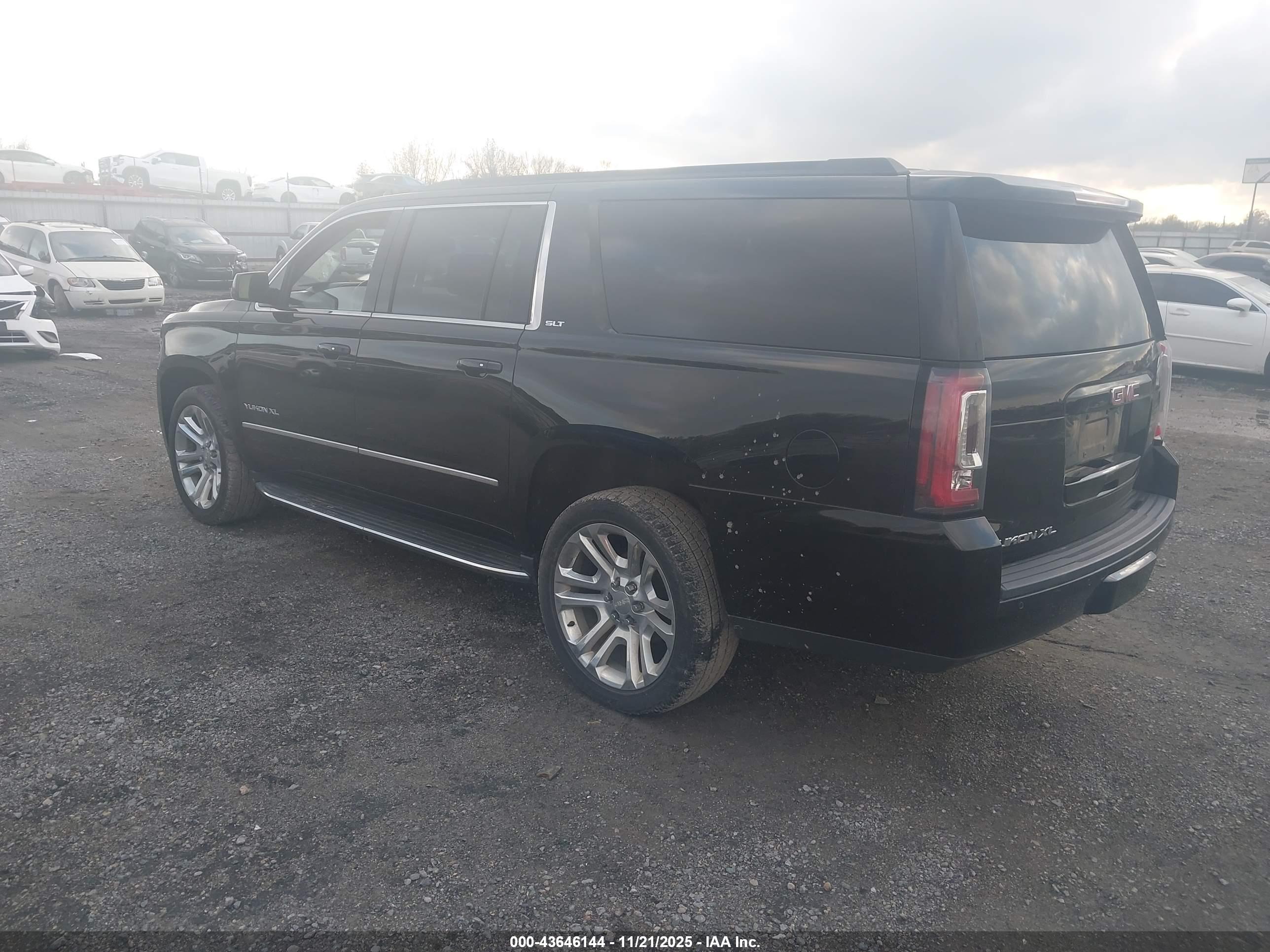 GMC YUKON image 3