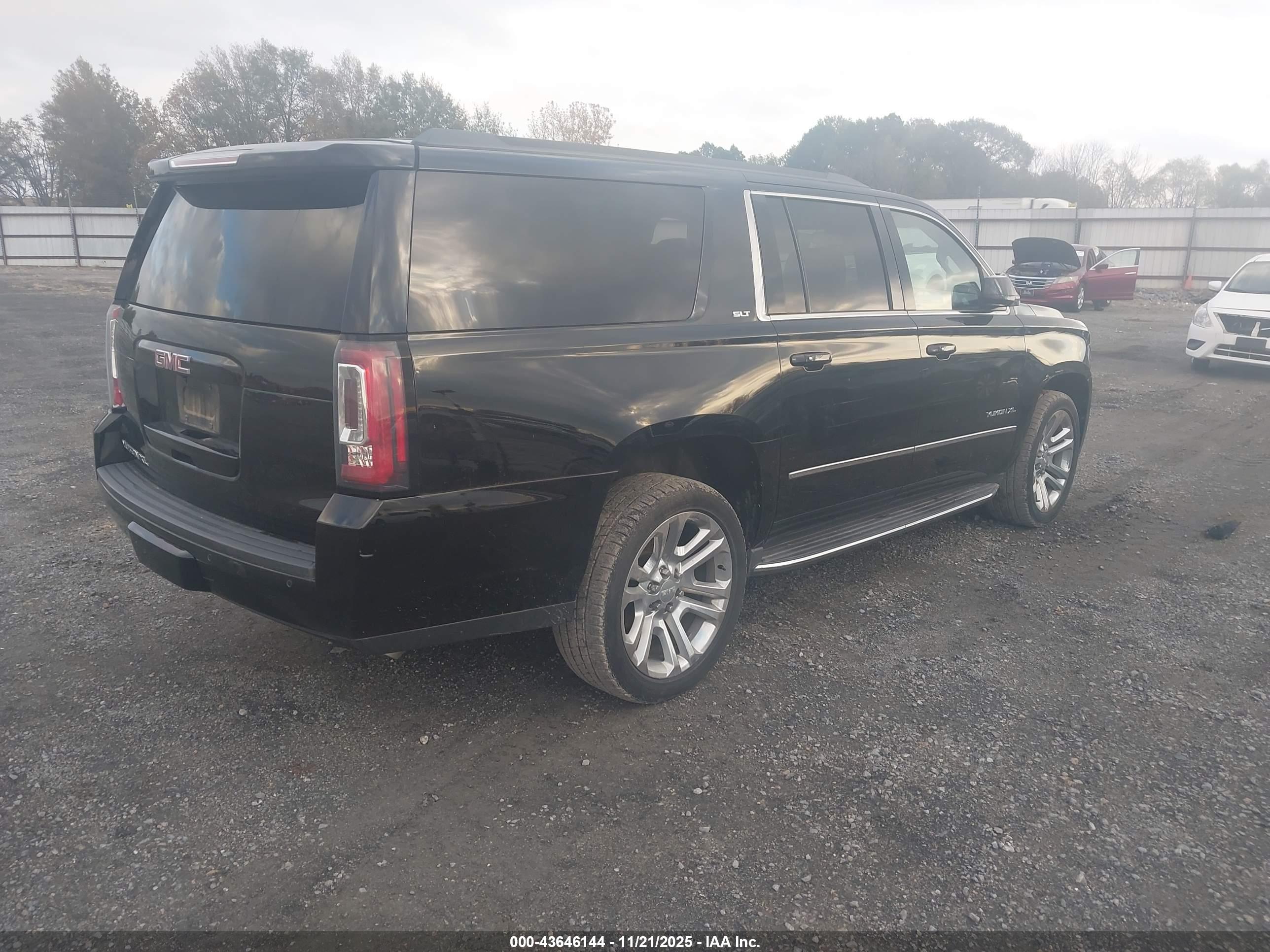 GMC YUKON image 4