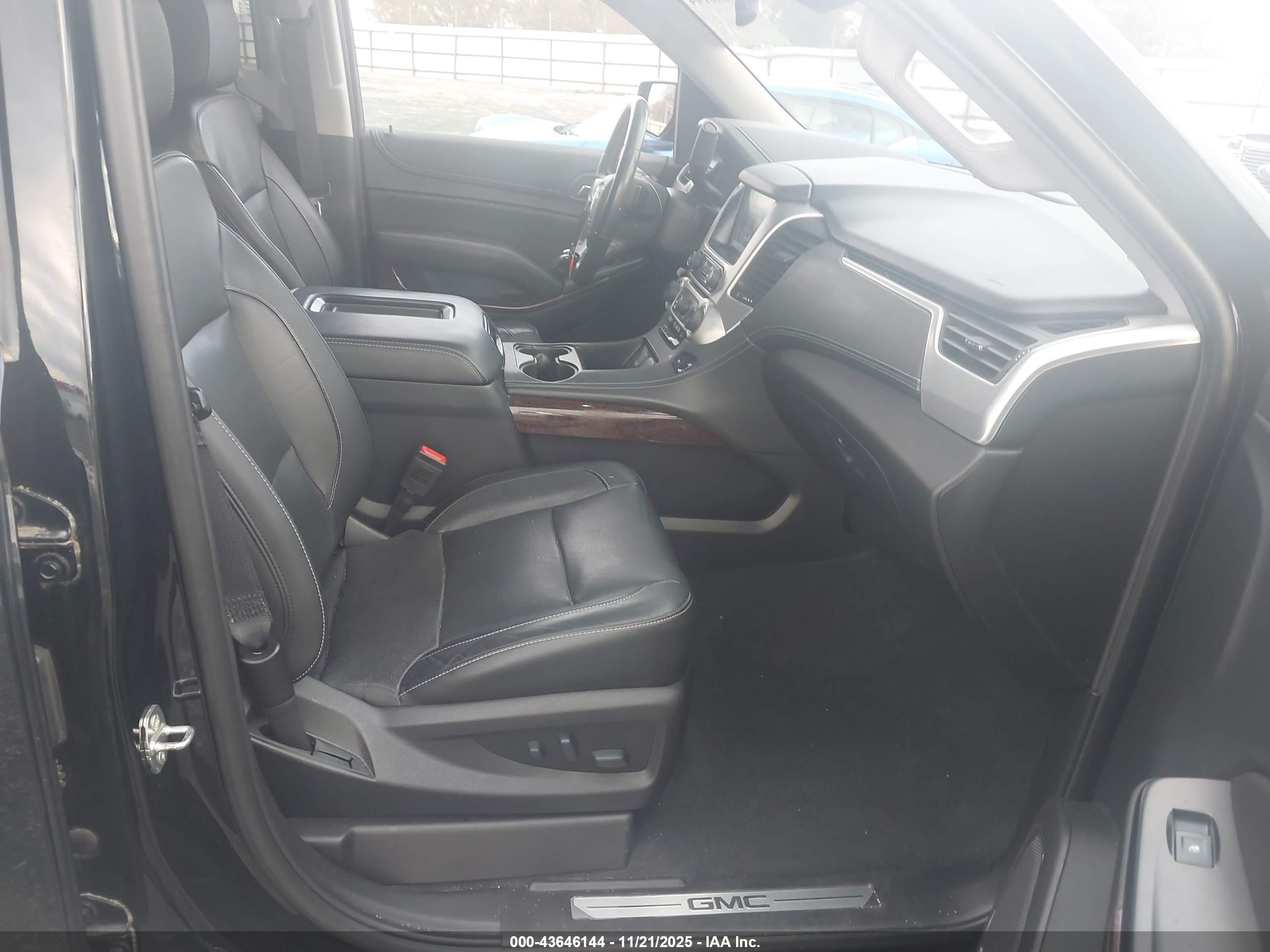 GMC YUKON image 5