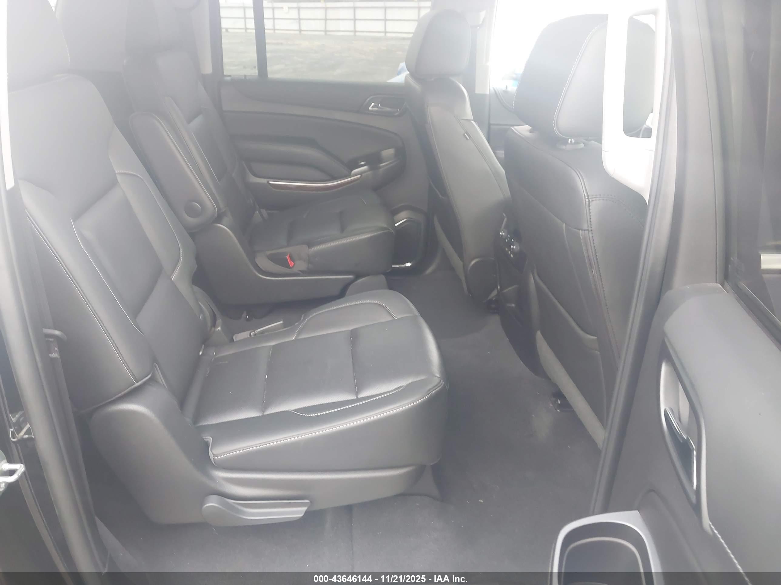 GMC YUKON image 8