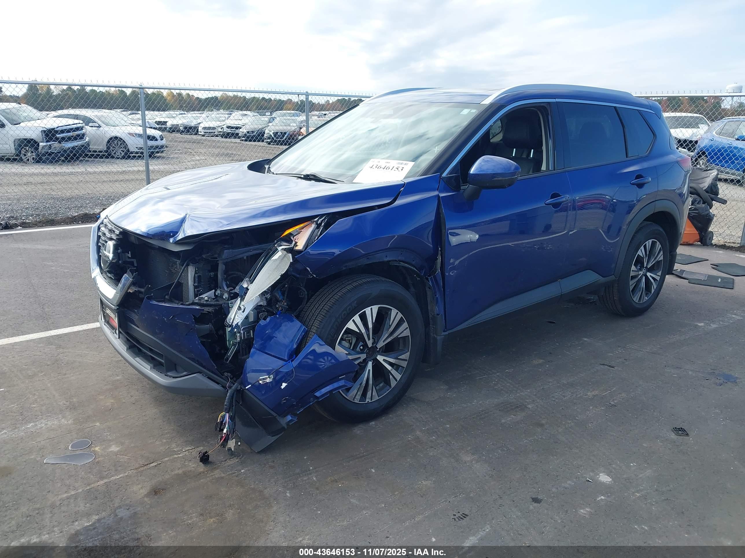 NISSAN ROGUE image 2