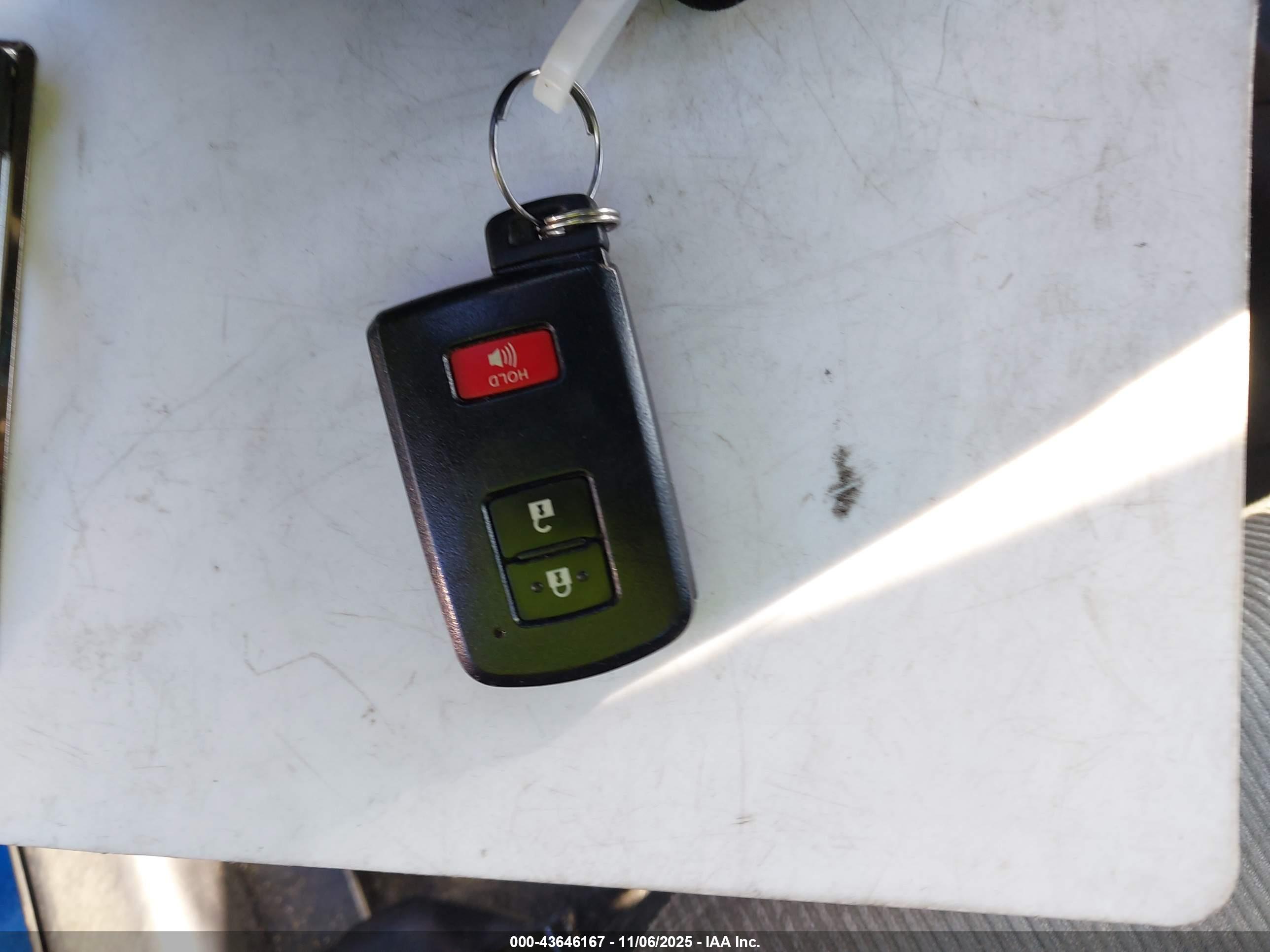 TOYOTA PRIUS image 11