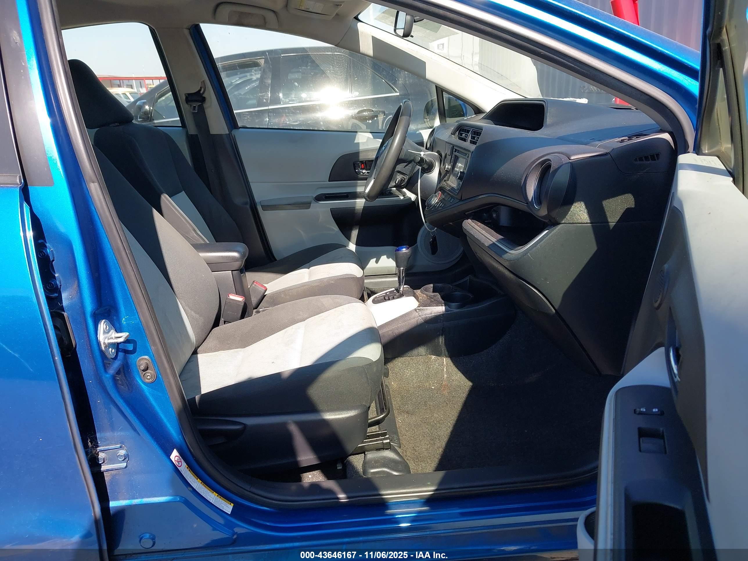 TOYOTA PRIUS image 5
