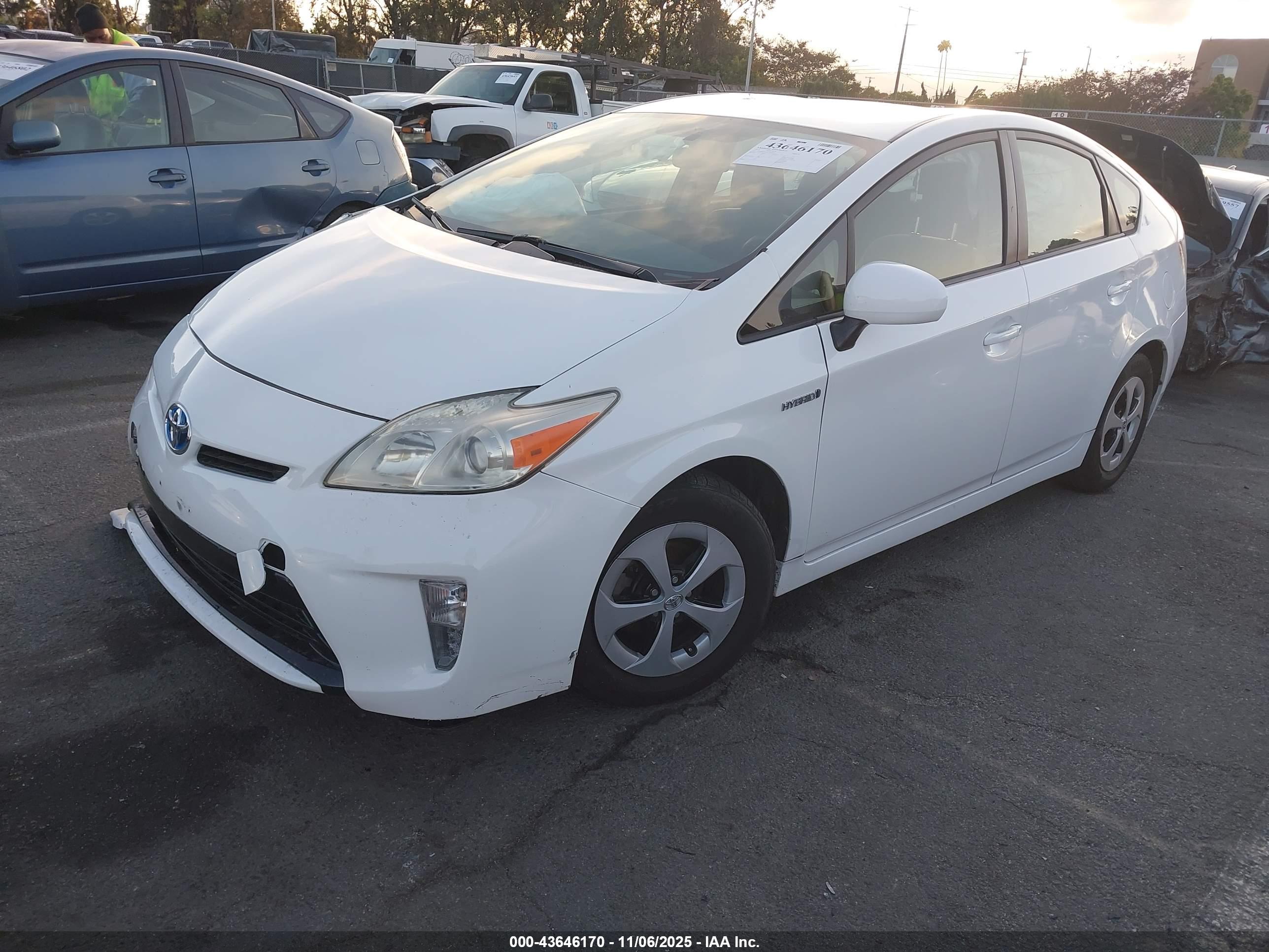 TOYOTA PRIUS image 2
