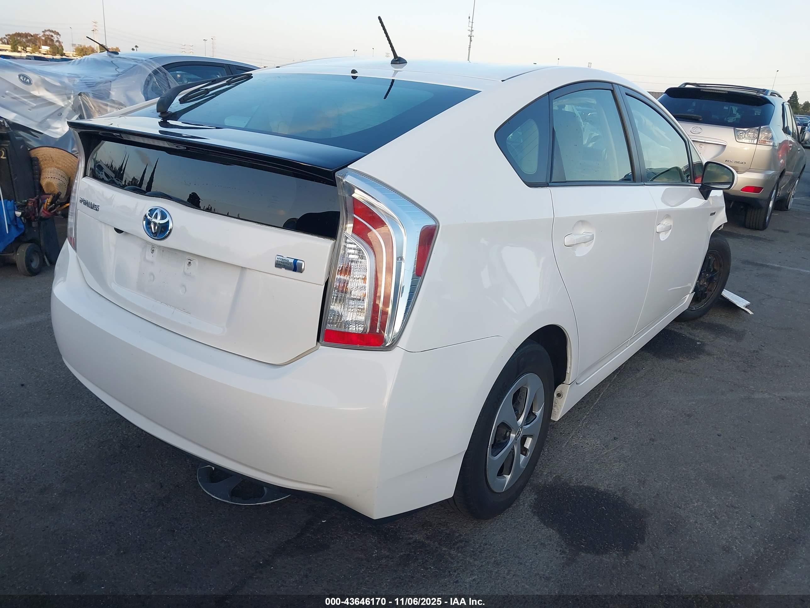 TOYOTA PRIUS image 4