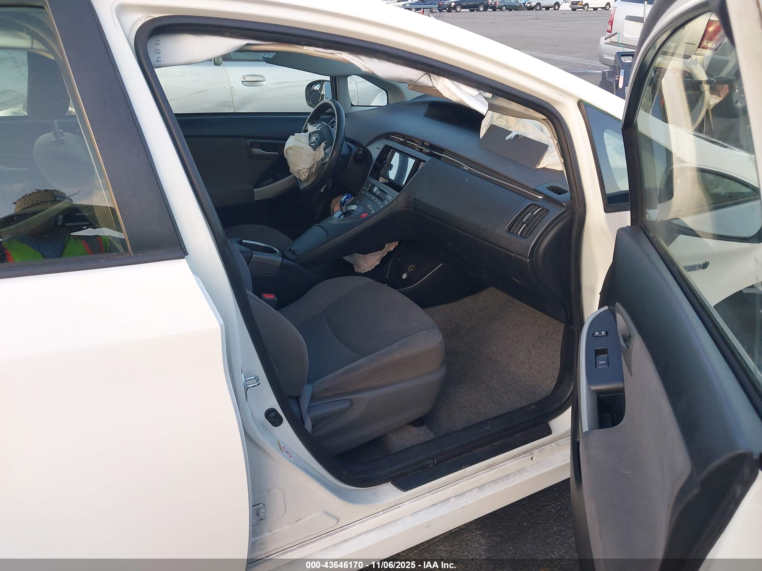 TOYOTA PRIUS image 5