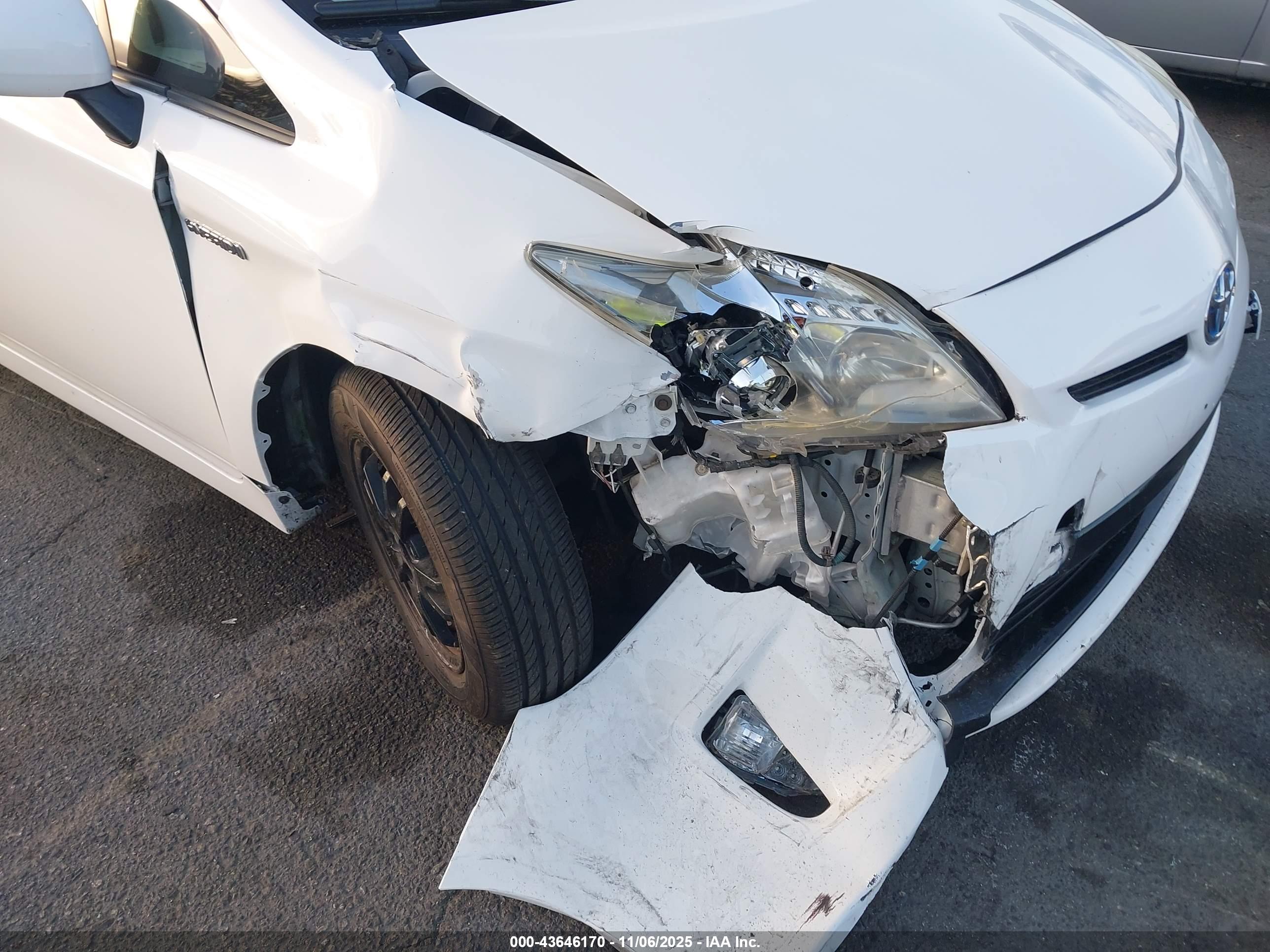 TOYOTA PRIUS image 6