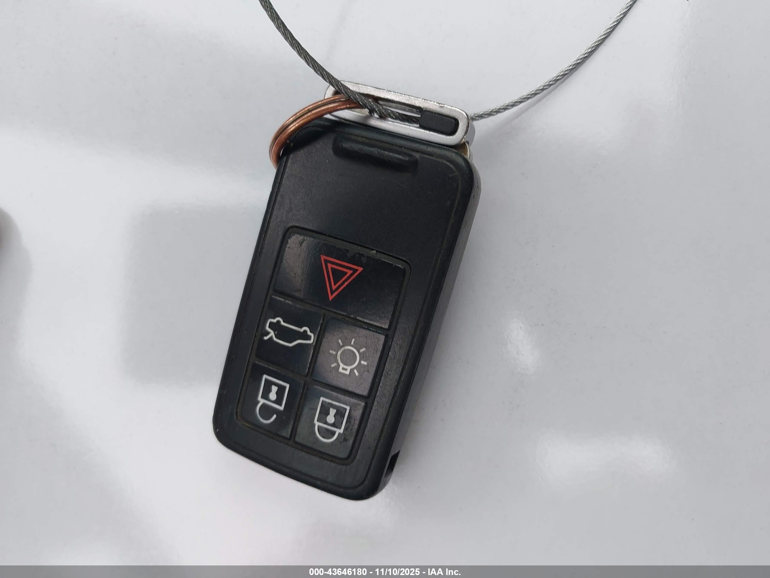 VOLVO XC60 image 11