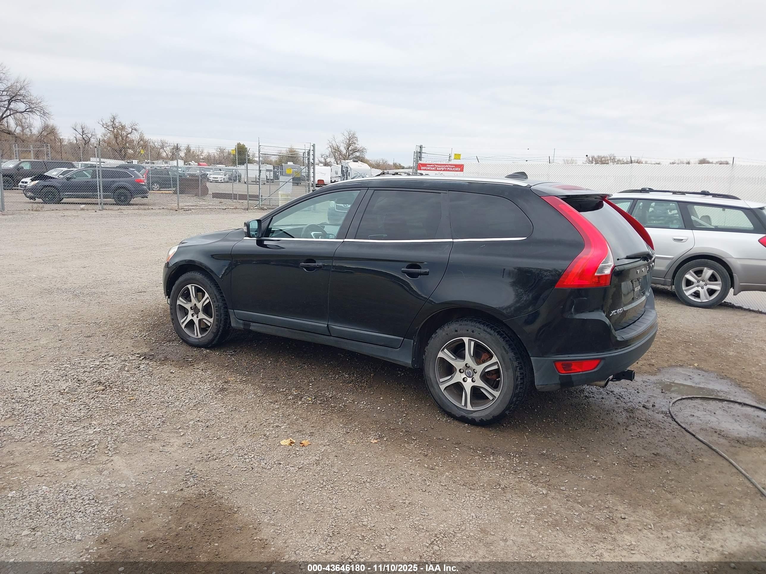 VOLVO XC60 image 3