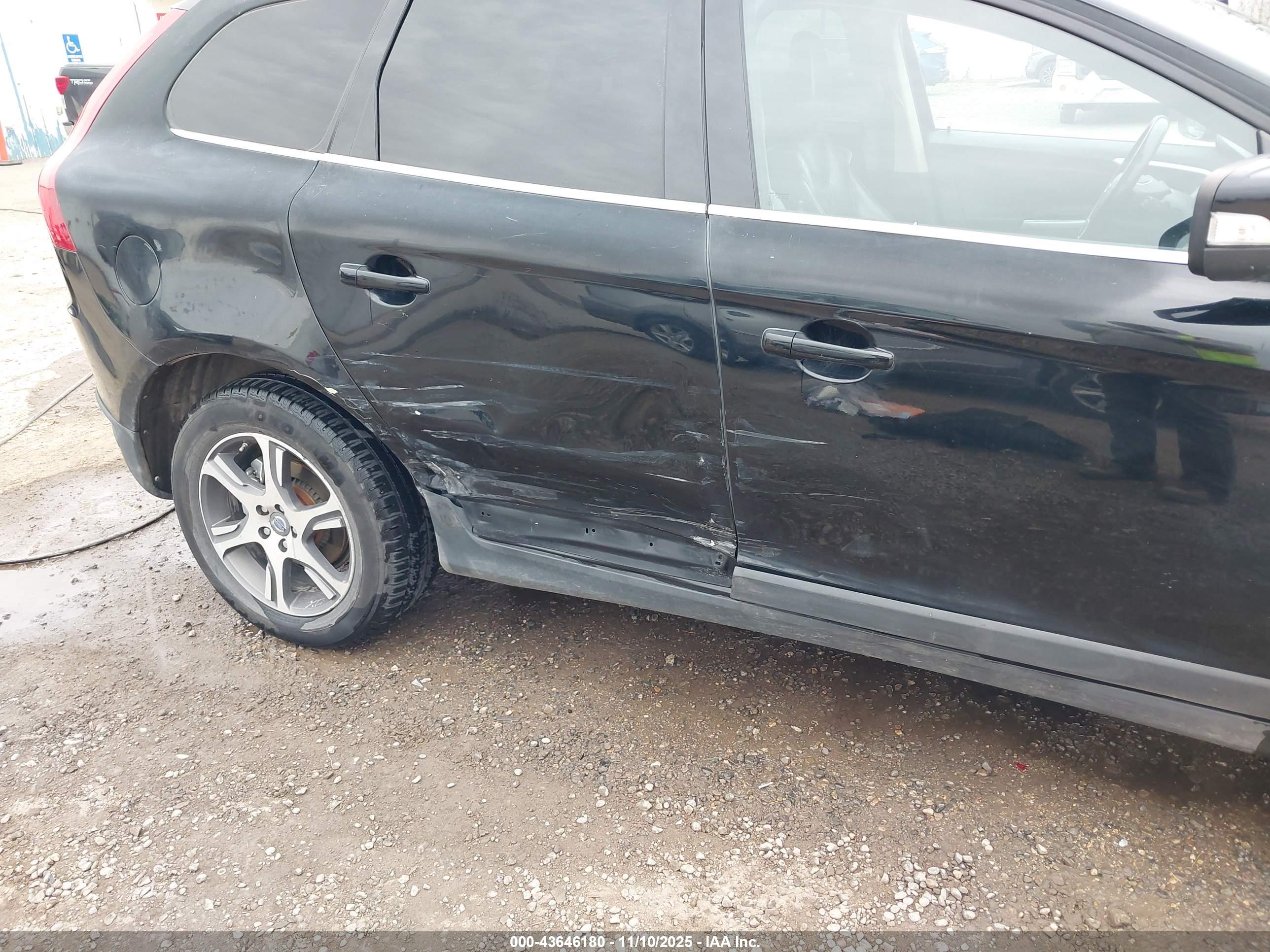 VOLVO XC60 image 6