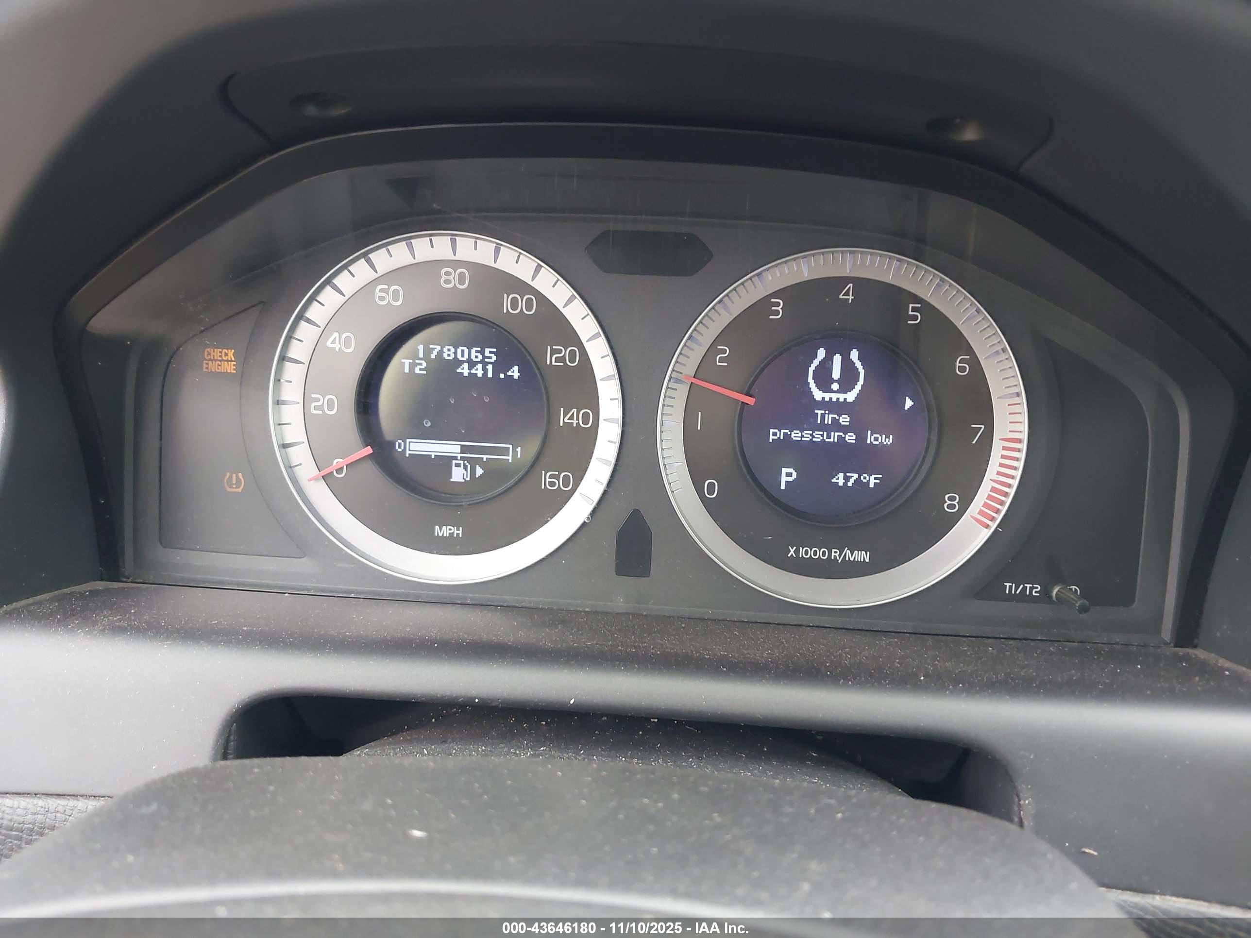 VOLVO XC60 image 7