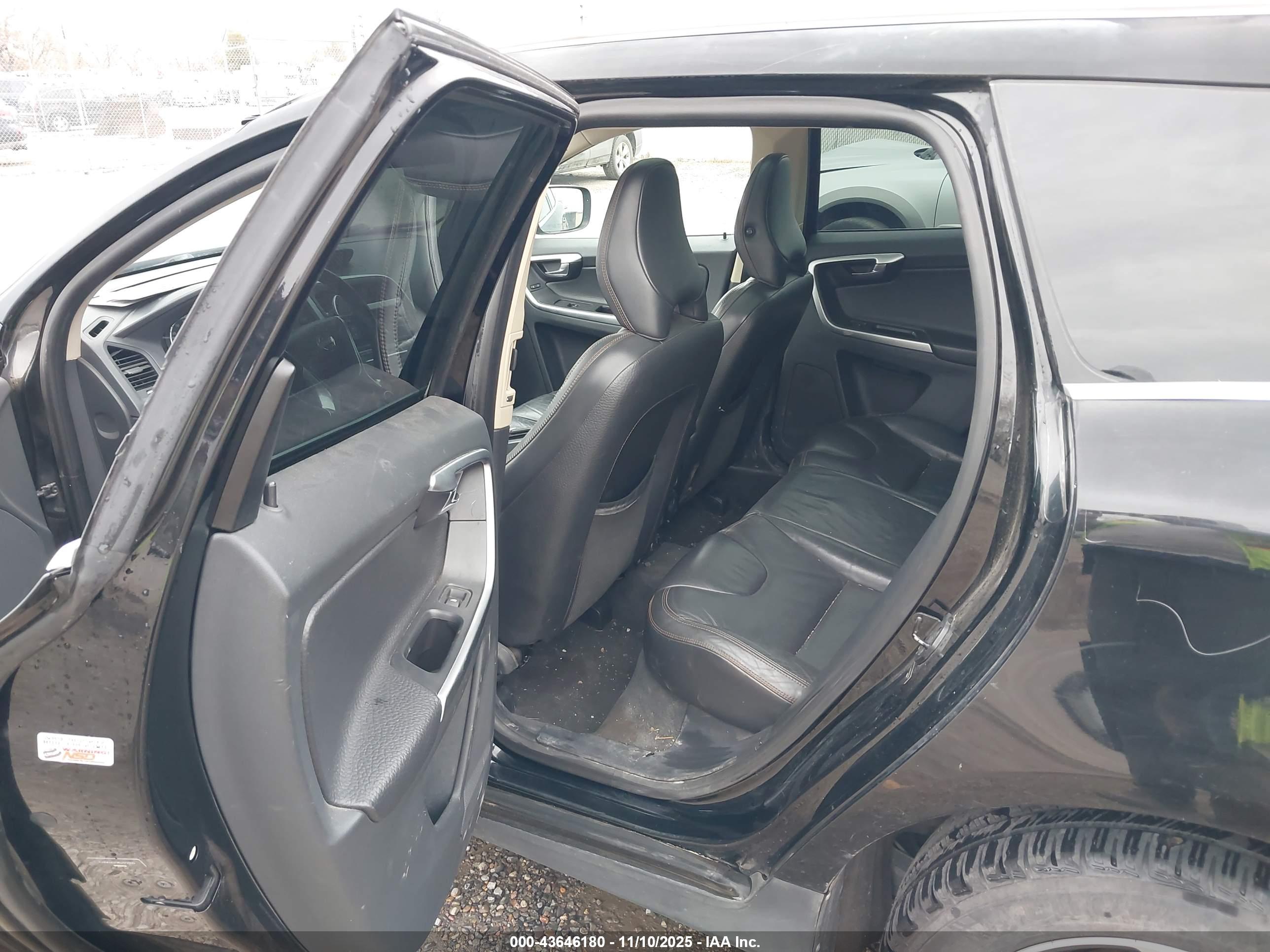 VOLVO XC60 image 8